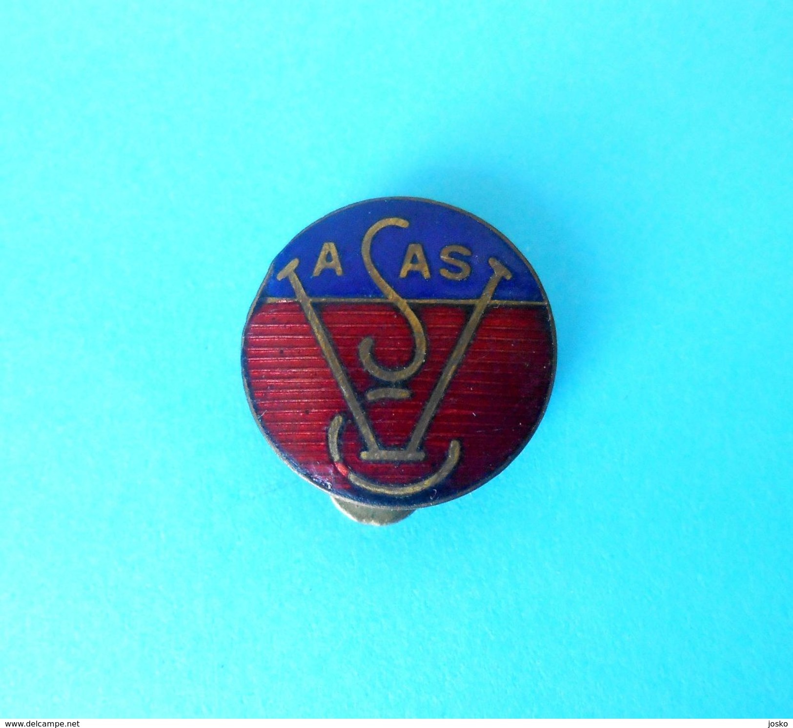 VASAS SC Budapest - Hungary Football Soccer Club Vintage Enamel Buttonhole Pin Badge Fussball Anstecknadel Distintivo - Football