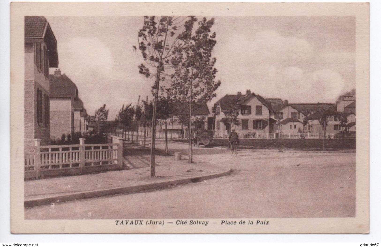 TAVAUX (39) - CITE SOLVAY - PLACE DE LA PAIX - Tavaux