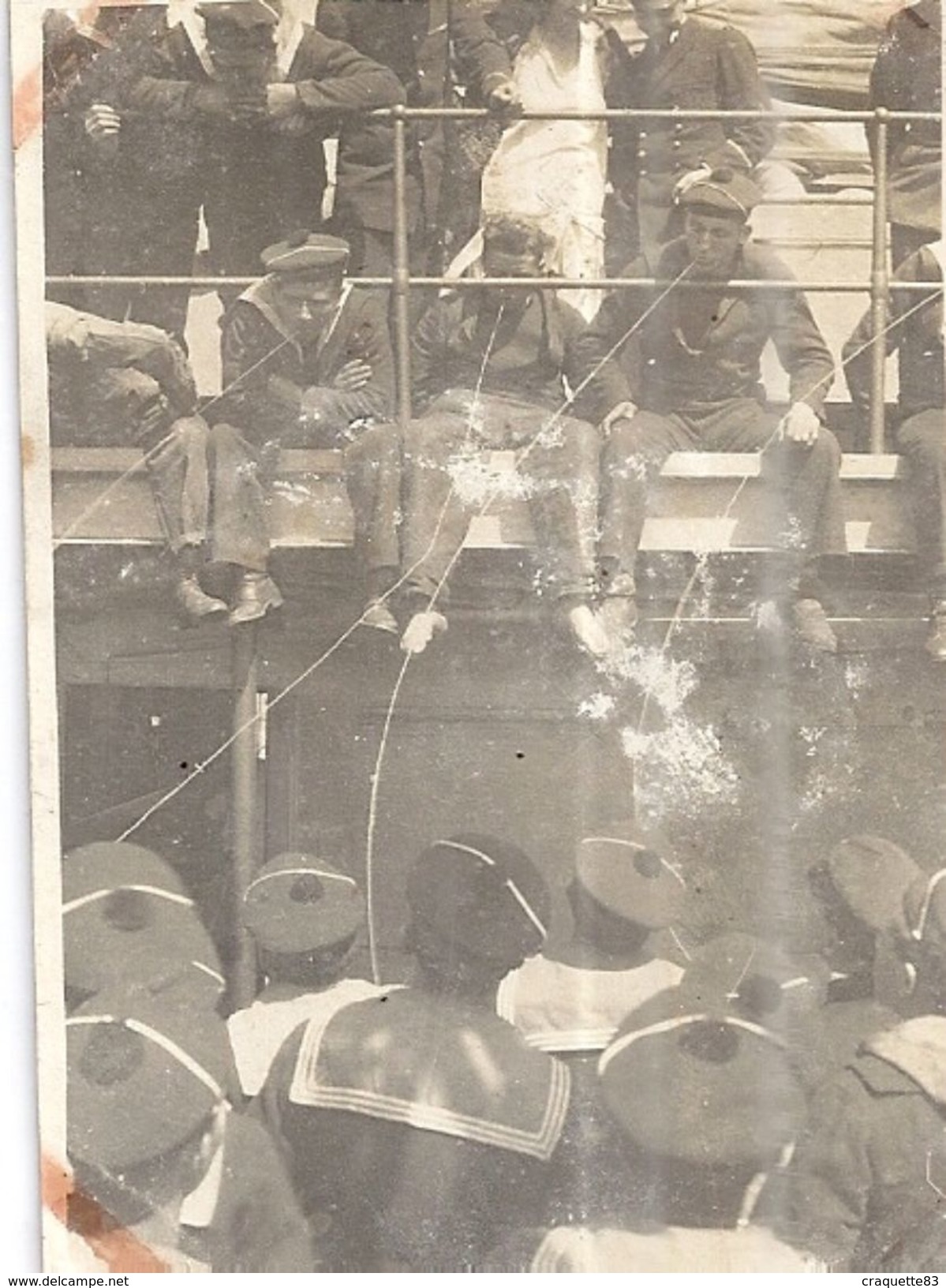 MARINS SUR LE PONT D'UN BATEAU   PHOTO SEPIA 8X5,5cm - Guerre, Militaire