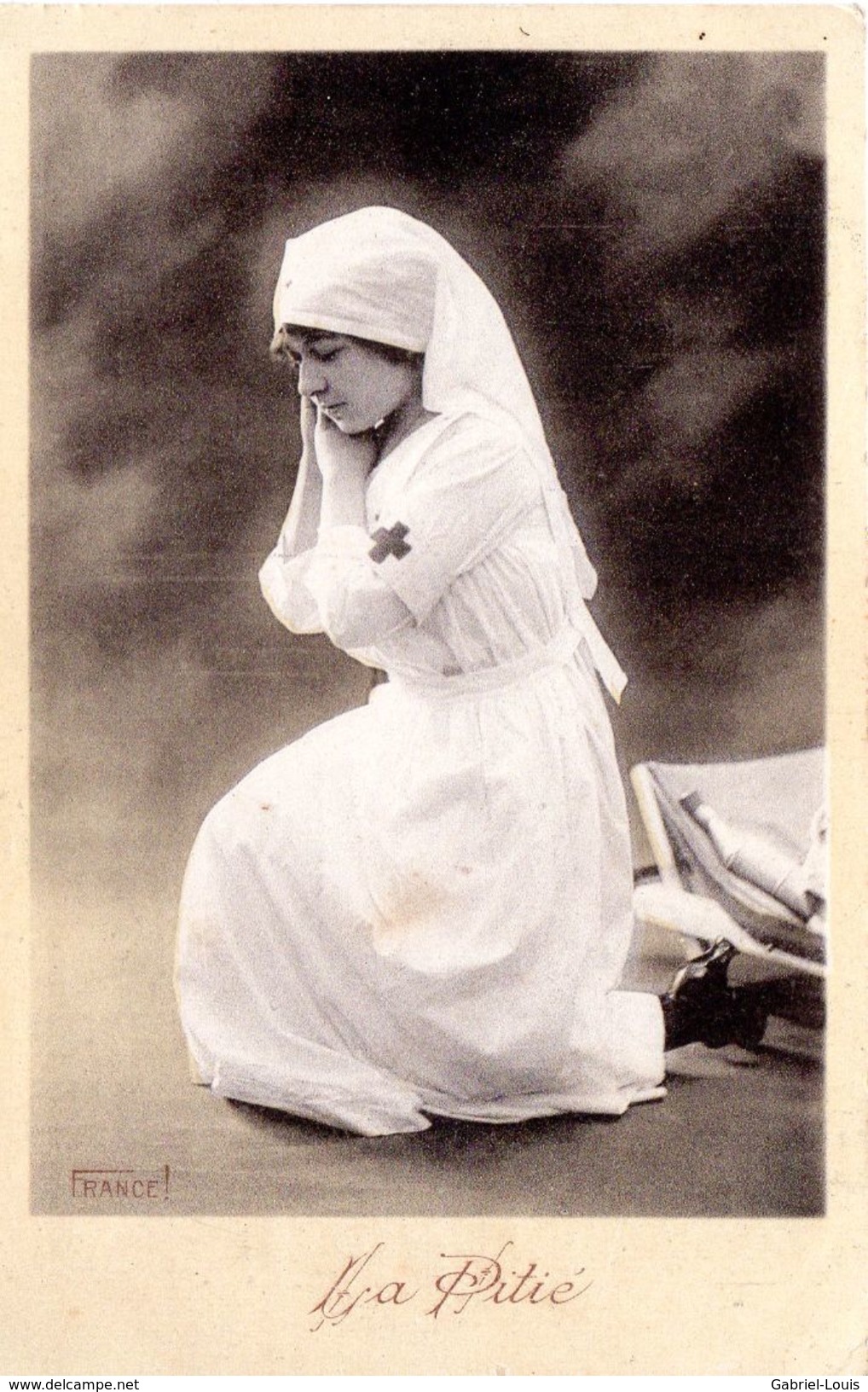 La Pitié / Infirmière Et Soldat Blessé / France  Guerre 1914-1918 - Croix-Rouge