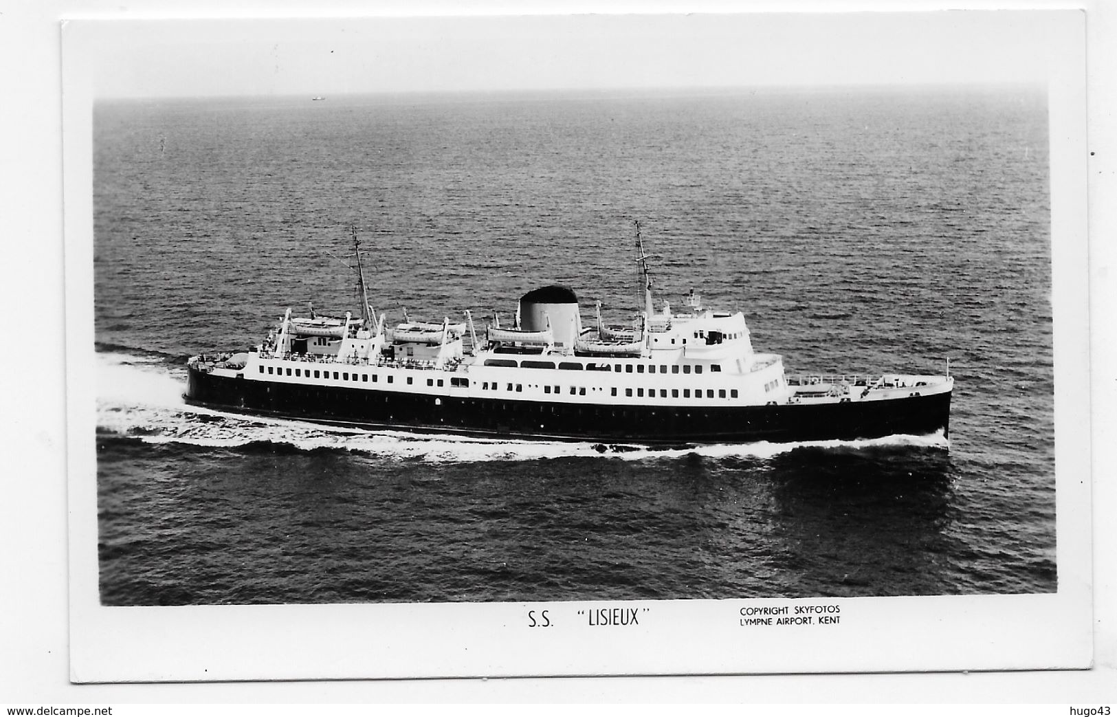 (RECTO / VERSO) BATEAU LISIEUX - N° 9893 - FORMAT CPA NON VOYAGEE - GB - Ferries