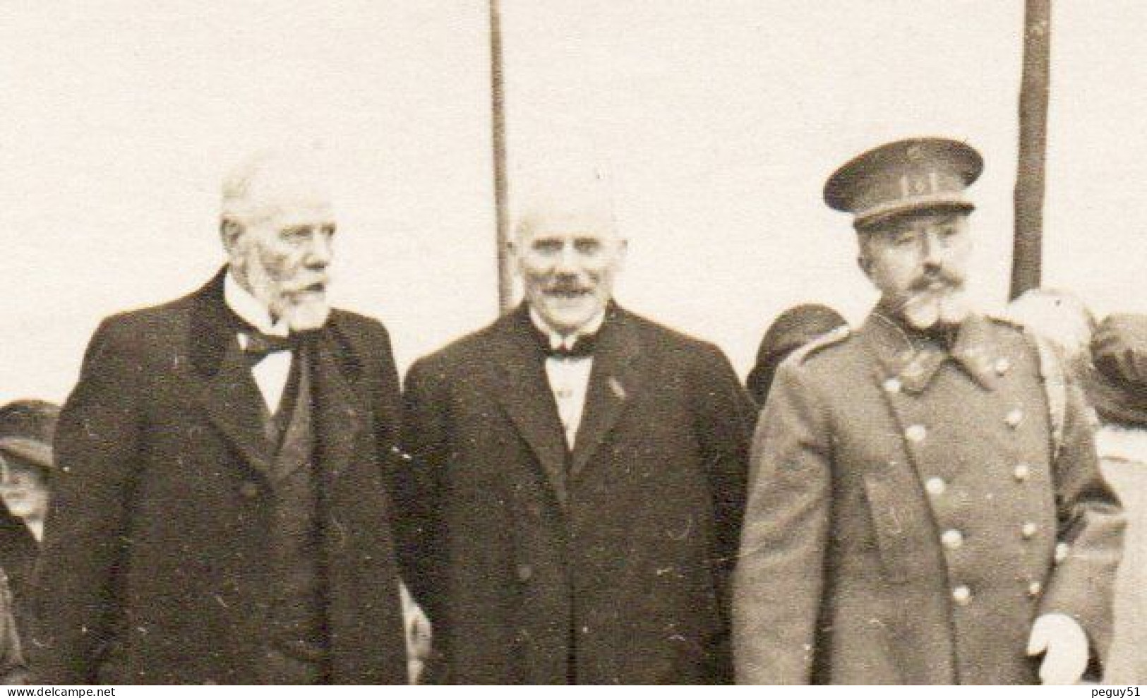 Carte-photo. Belgique. Officier Et Personnages à Identifier. Reportage Photographique  Alfred Le Costy, Verviers - A Identifier