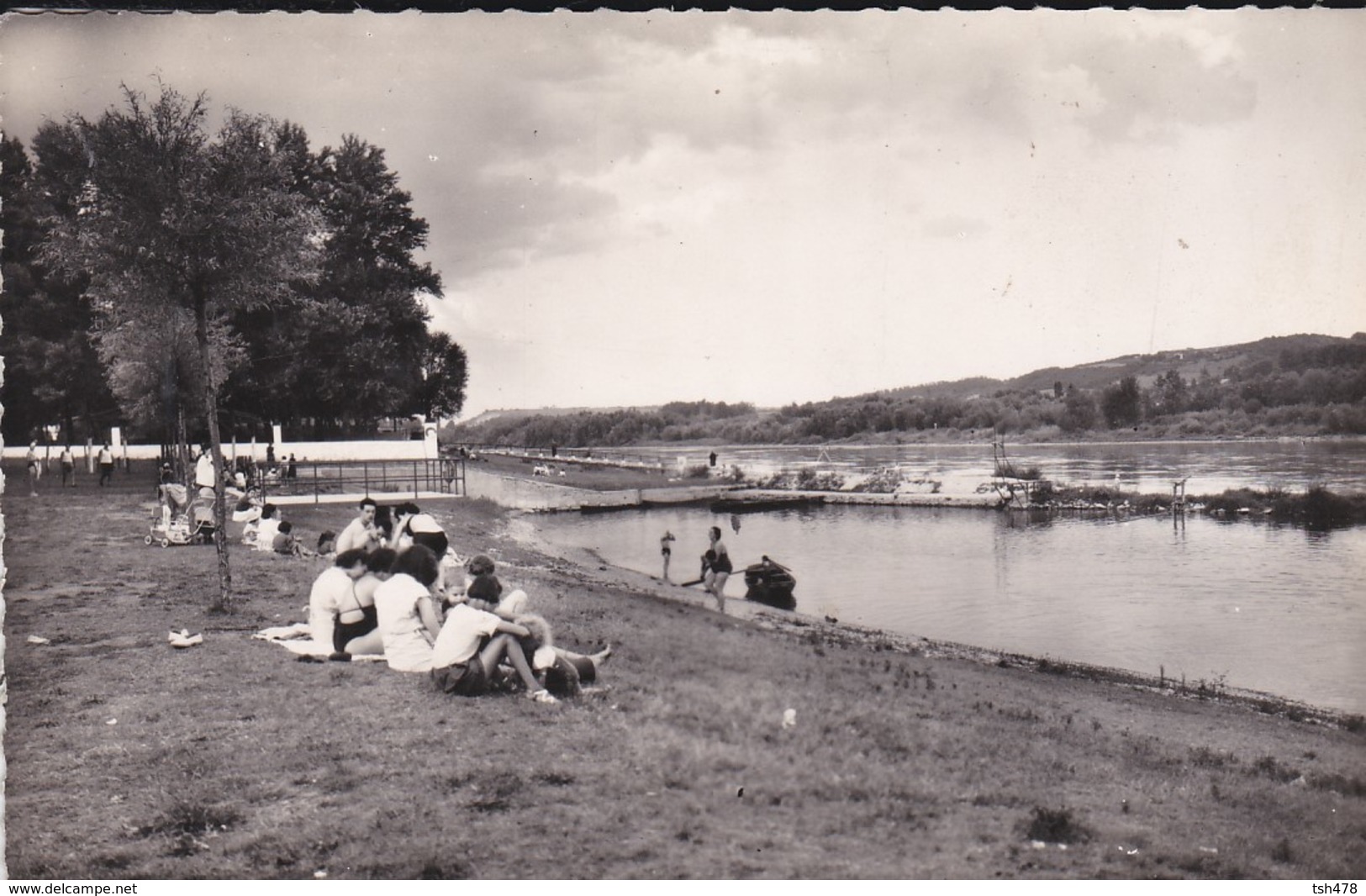 69----RARE En N. Et B.--GRIGNY---la Plage --voir 2 Scans - Grigny