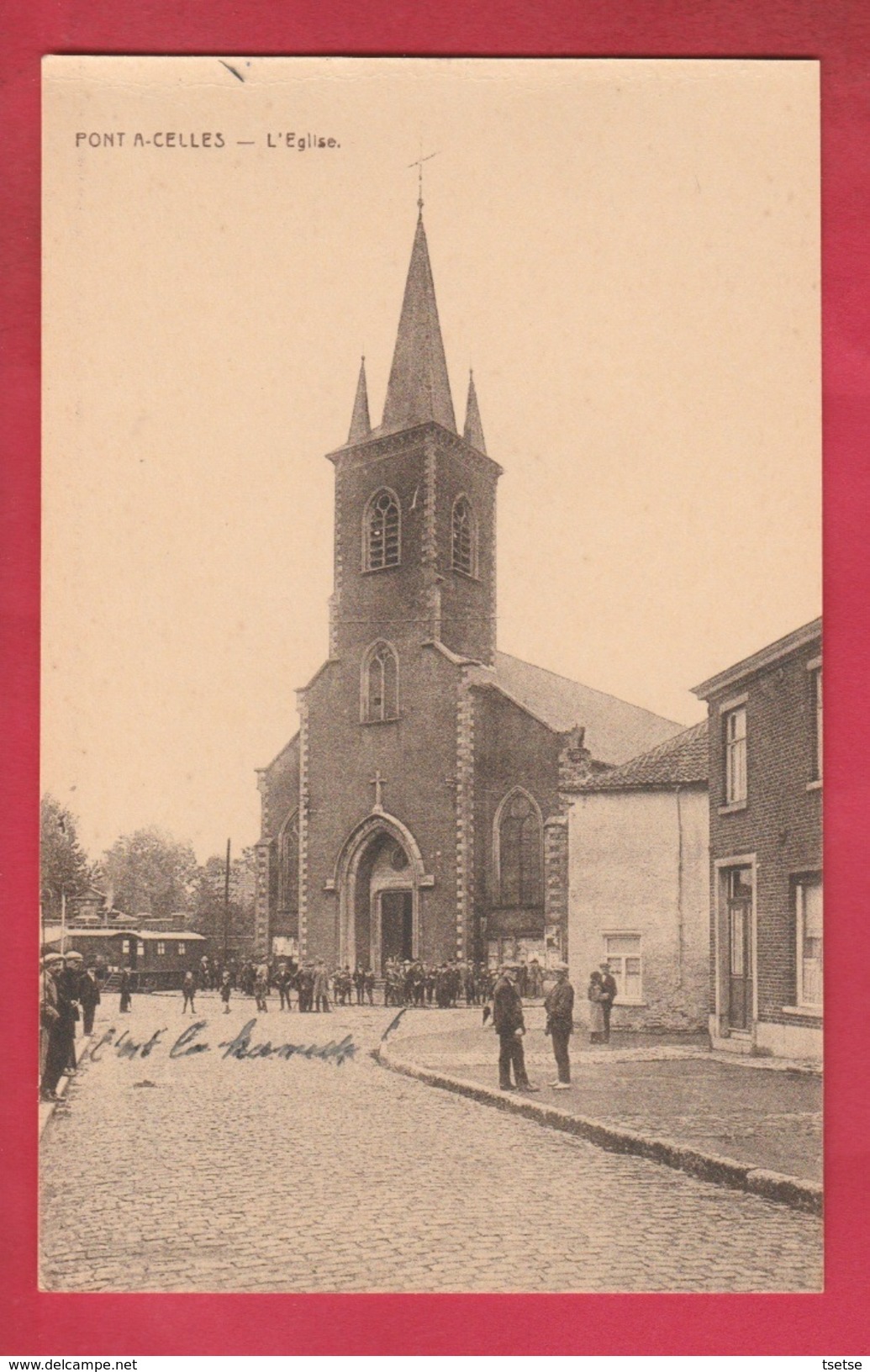 Pont-à-Celles - L'Eglise  ... Personnages Devant L'Eglise ( Voir Verso ) - Pont-a-Celles