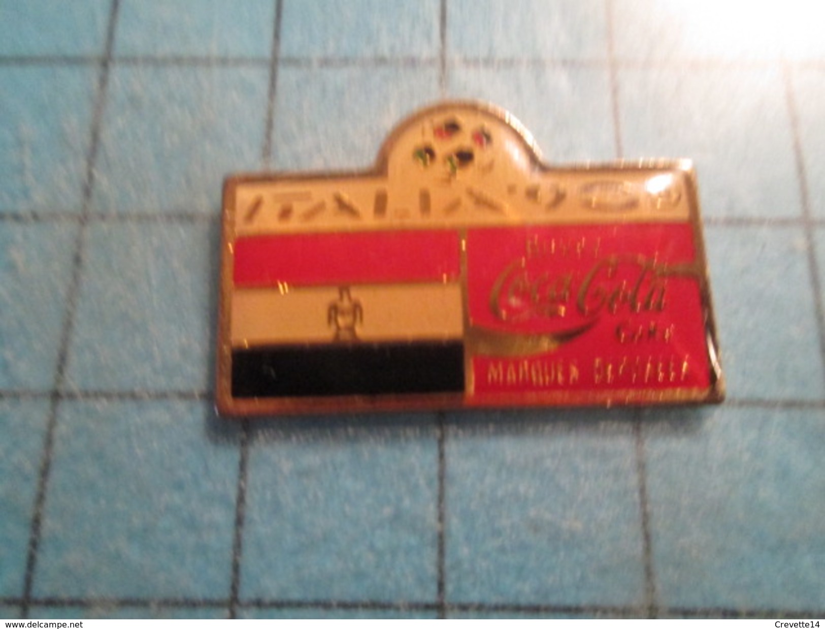 Pin713b Pin´s Pins / Beau Et Rare / COCA-COLA : MONDIAL FOOT ITALIE 1990 DRAPEAU EGYPTE ? - Coca-Cola