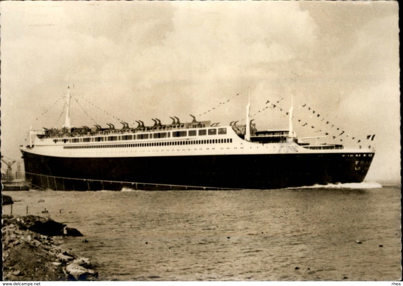 BATEAUX - PAQUEBOT - TRANSATLANTIQUE - Le FRANCE - SAINT NAZAIRE - Beau Cachet - Mise à L'eau - Dampfer