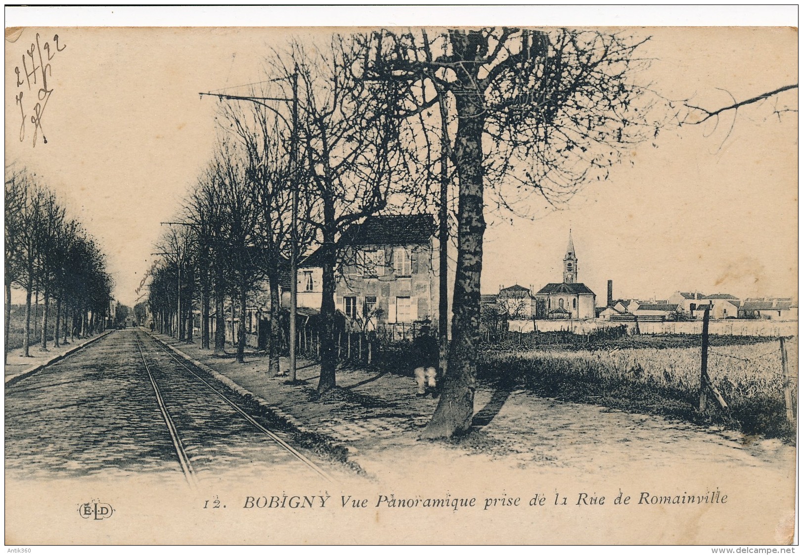 CPA 93 BOBIGNY Vue Panoramique Prise De La Rue De Romainville - Bobigny