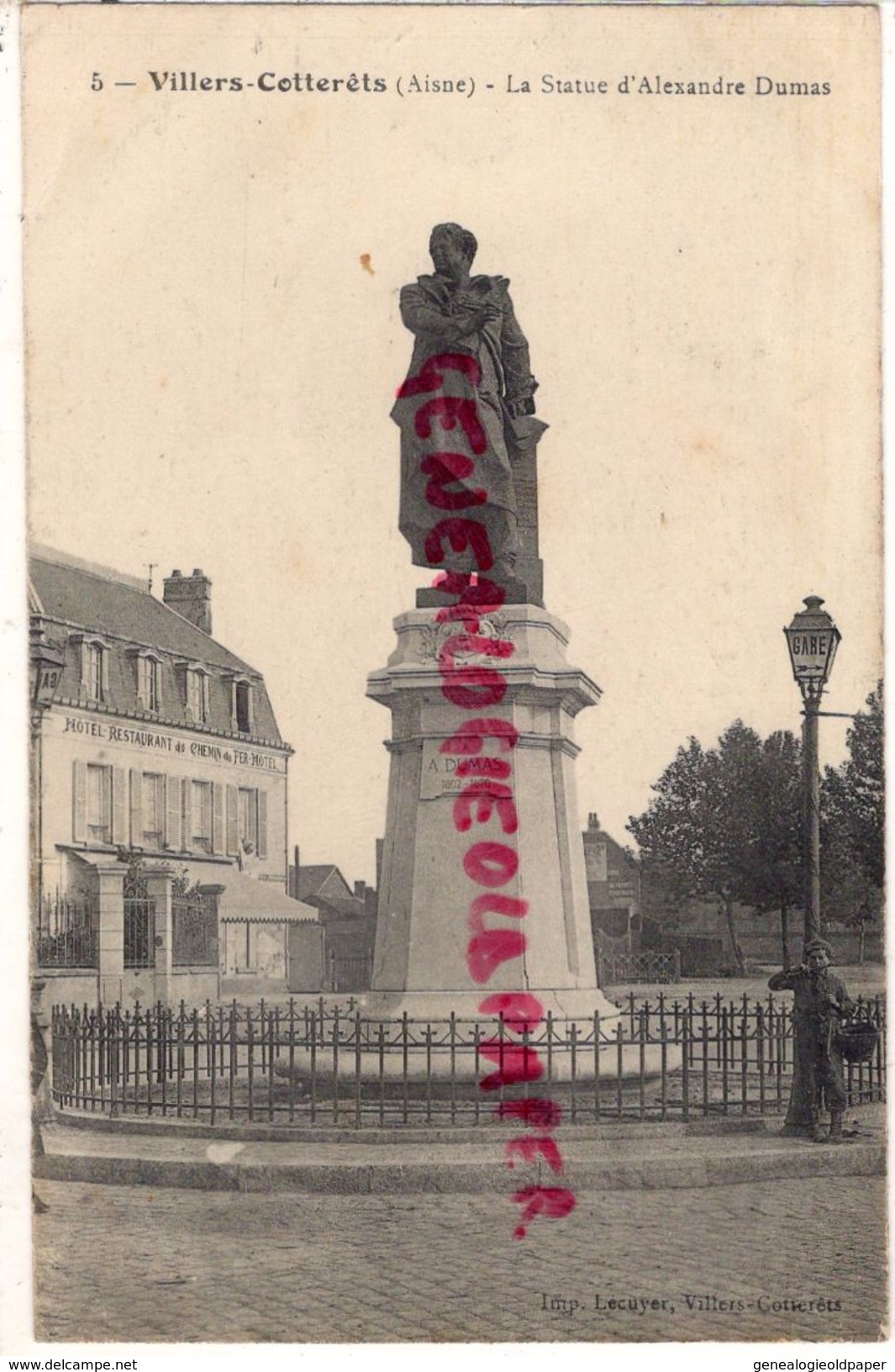 02 - VILLERS COTTERETS- LA STATUE D' ALEXANDRE DUMAS- HOTEL RESTAURANT DU CHEMIN DE FER - Villers Cotterets