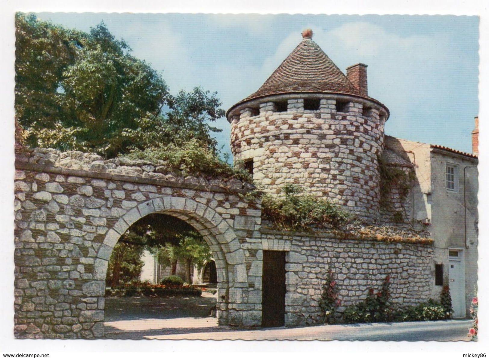 Ile D'Oléron--DOLUS D'OLERON---LA PERROCHE ---Le Prieuré ,cpsm 15 X 10 N° 20   éd Combier - Ile D'Oléron