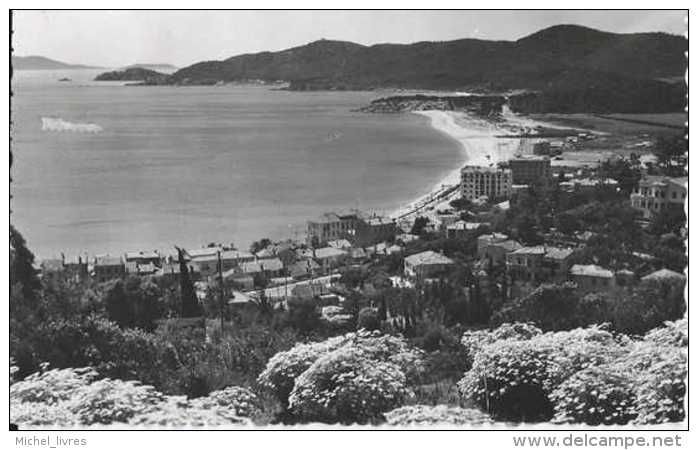 83 - Le Lavandou - Vue Sur La Ville La Plage Le Gouron Et Le Cap Bénat - Circulé - TBE - Le Lavandou