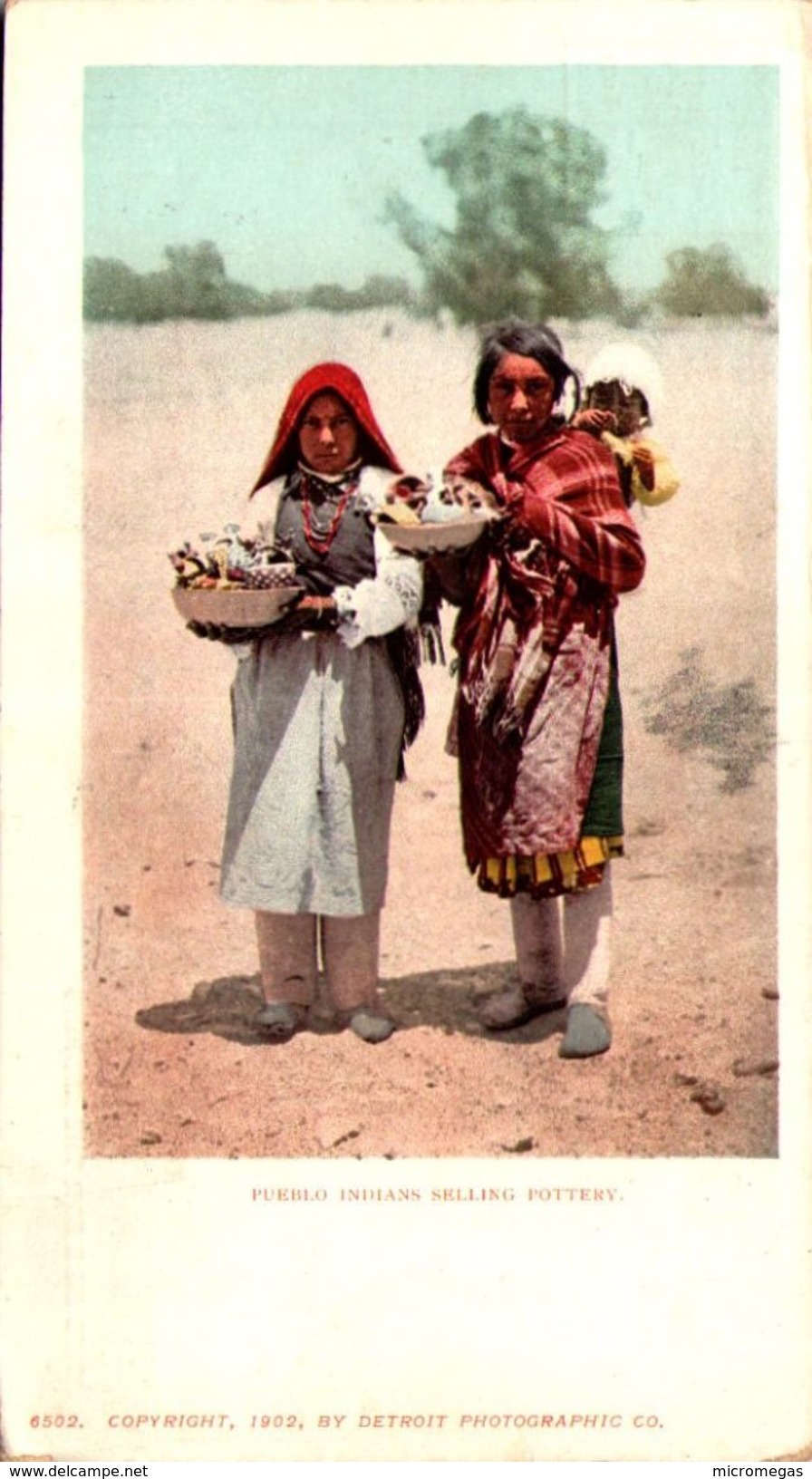 Pueblo Indians Selling Pottery - Indiani Dell'America Del Nord