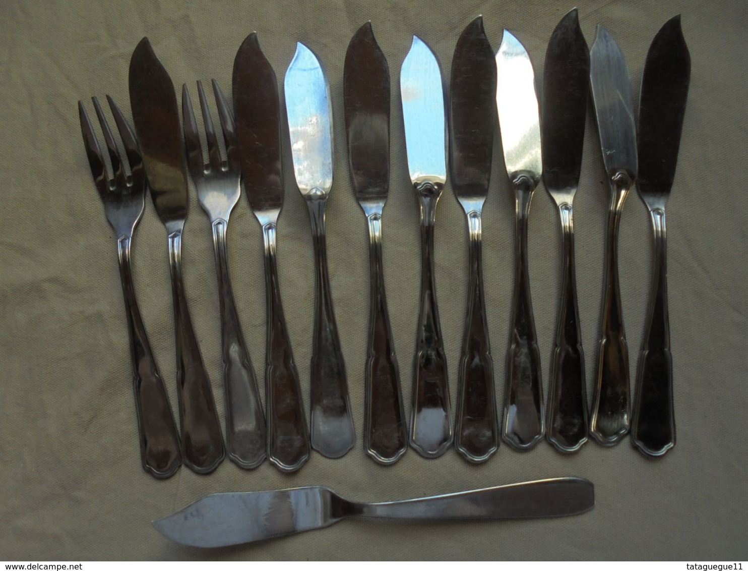 Ancien - Petit lot de 11 couteaux à poisson + 2 fourchettes