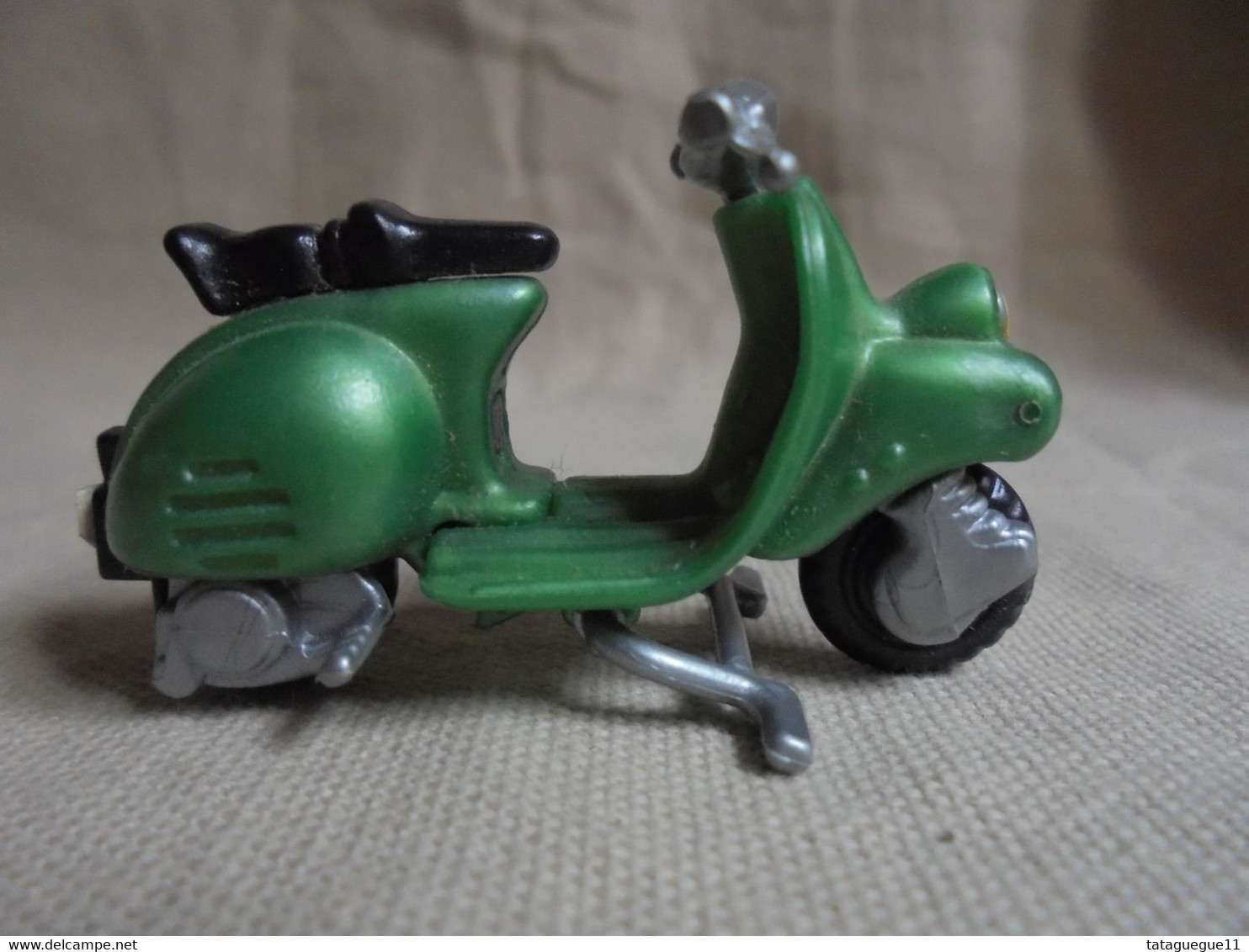 Toy Memorabilia - Vintage - Jouet Kinder Surprise - Petit scooter miniature