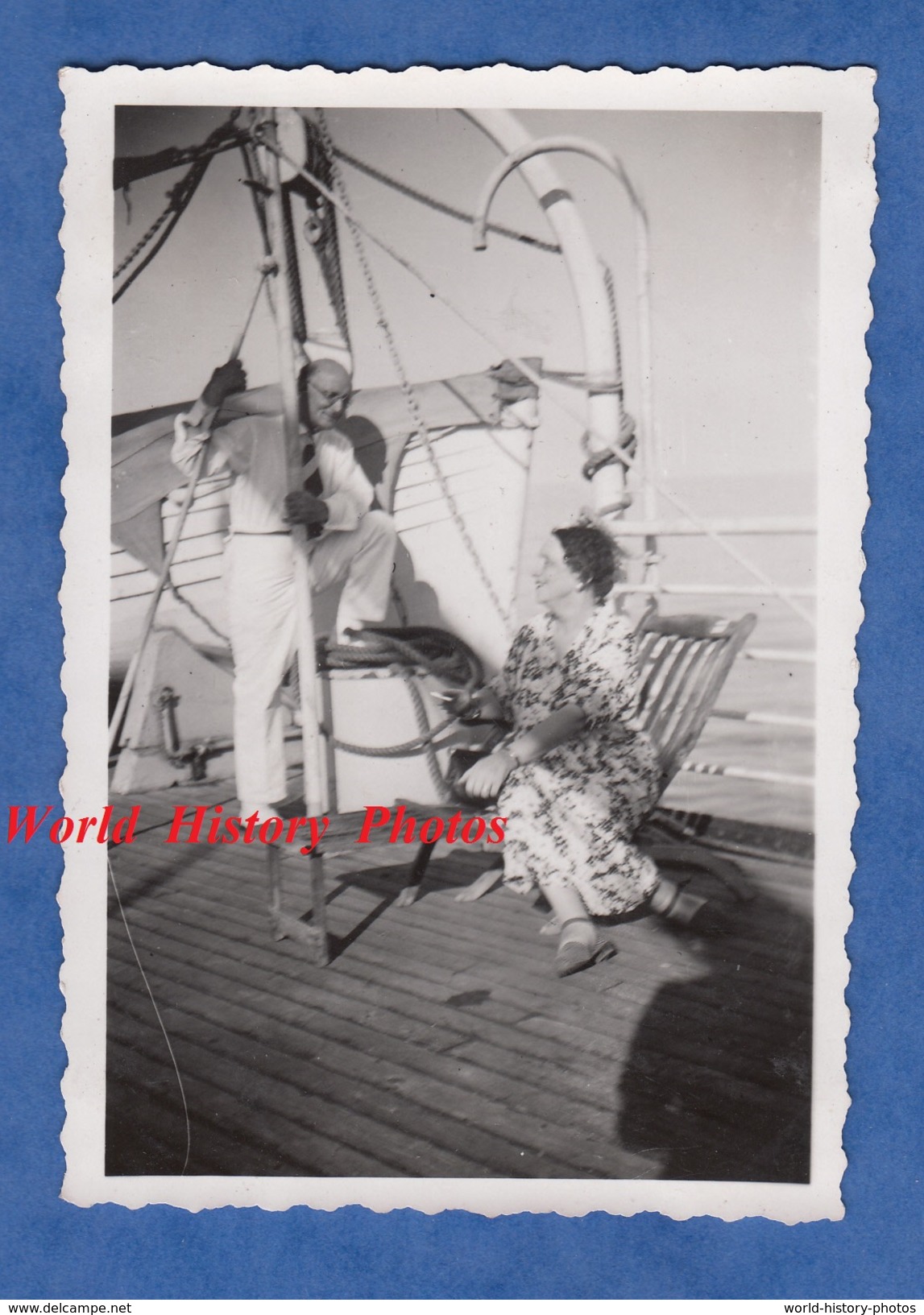 Photo Ancienne Snapshot - Homme & Femme En Croisière - Bateau Paquebot Ou Voilier - Amour Love Girl Boy Man Woman - Bateaux