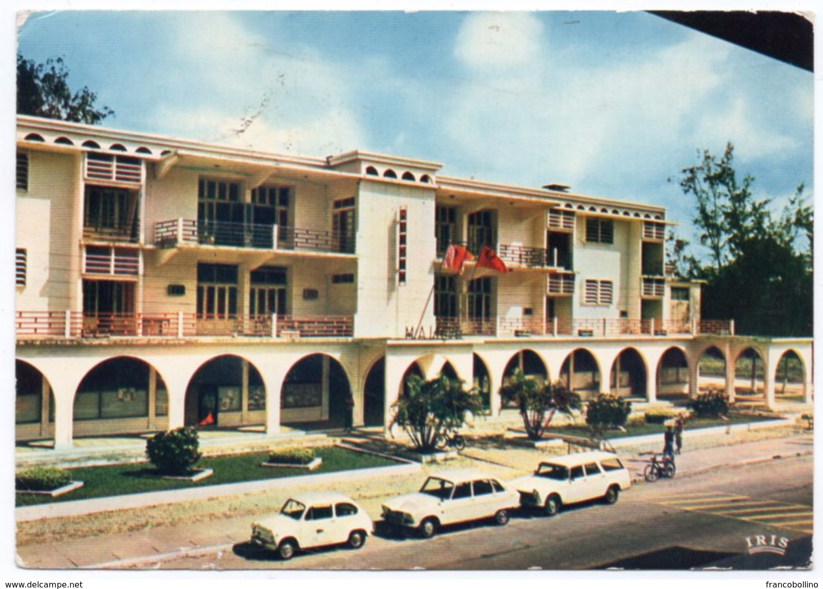 CONGO - POINTE-NOIRE LA MAIRIE / OLD CARS-FIAT 600 / RENAULT / PEUGEOT / THEMATIC STAMPS-COIN - Pointe-Noire