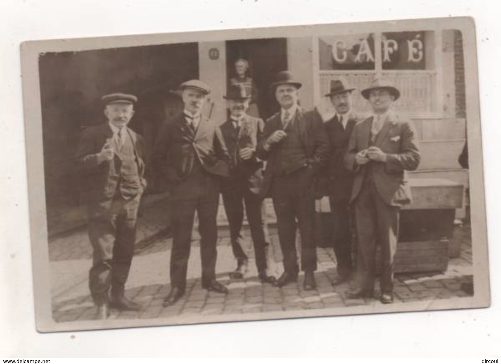 36309  -   Welkenraedt   Carte  Photo -  Fumeurs  Pipes Devant  Café - Welkenraedt