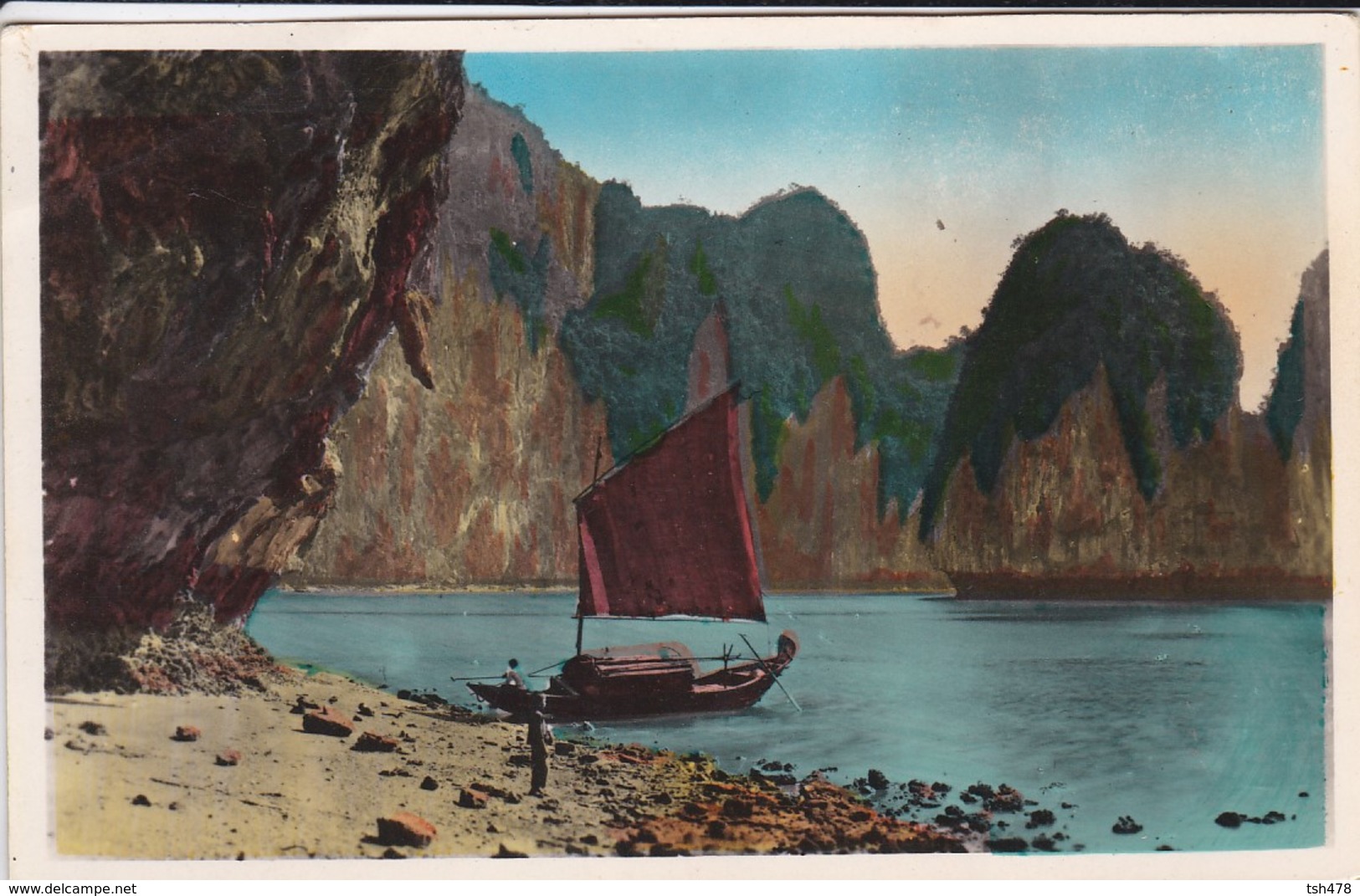 NORD VIET-NAM--baie D'Along---devant La Grotte De La Surprise--voir 2 Scans - Viêt-Nam