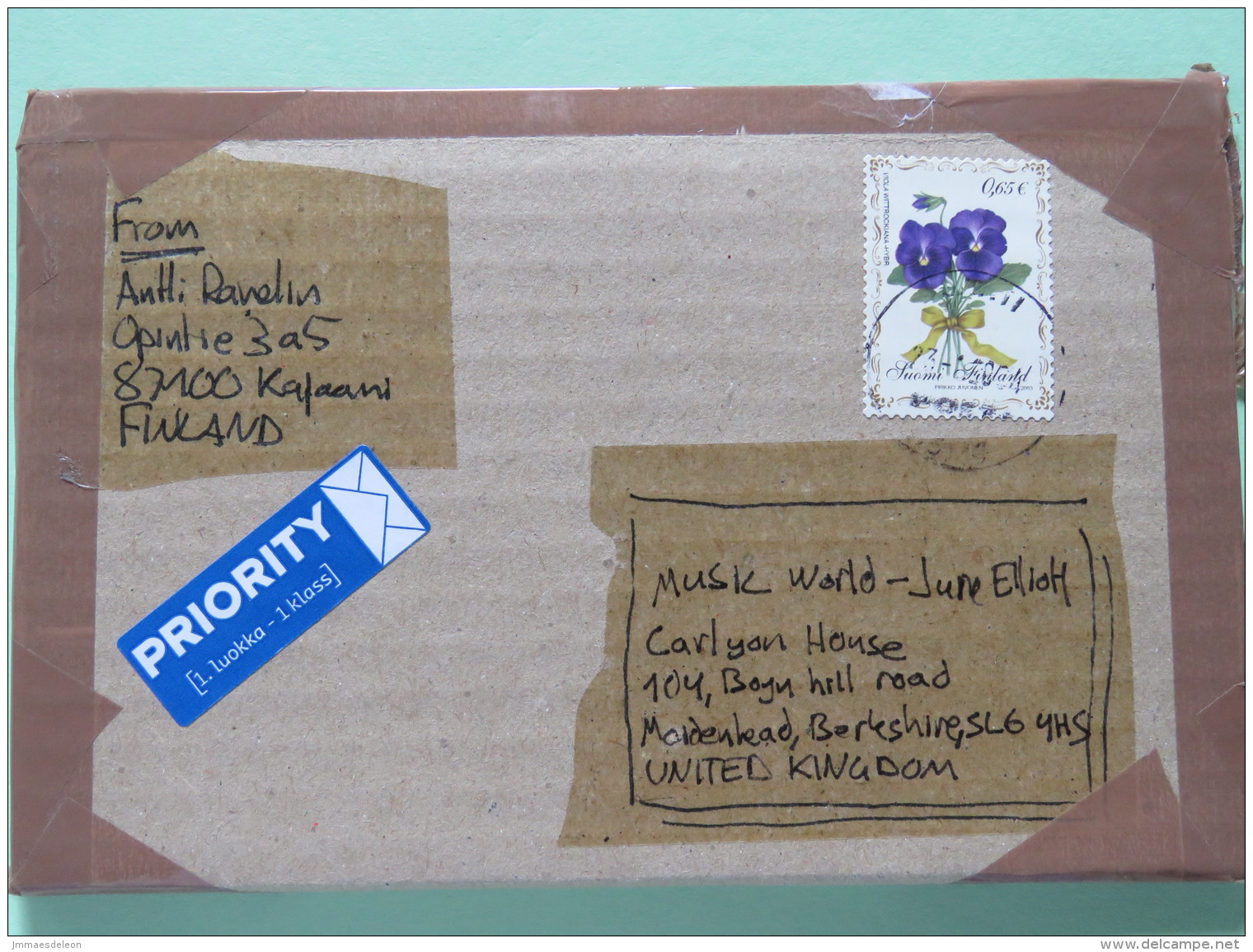 Finland 2003 Thick Cardboard Cover Kapaani To England - Flowers - Lettres & Documents