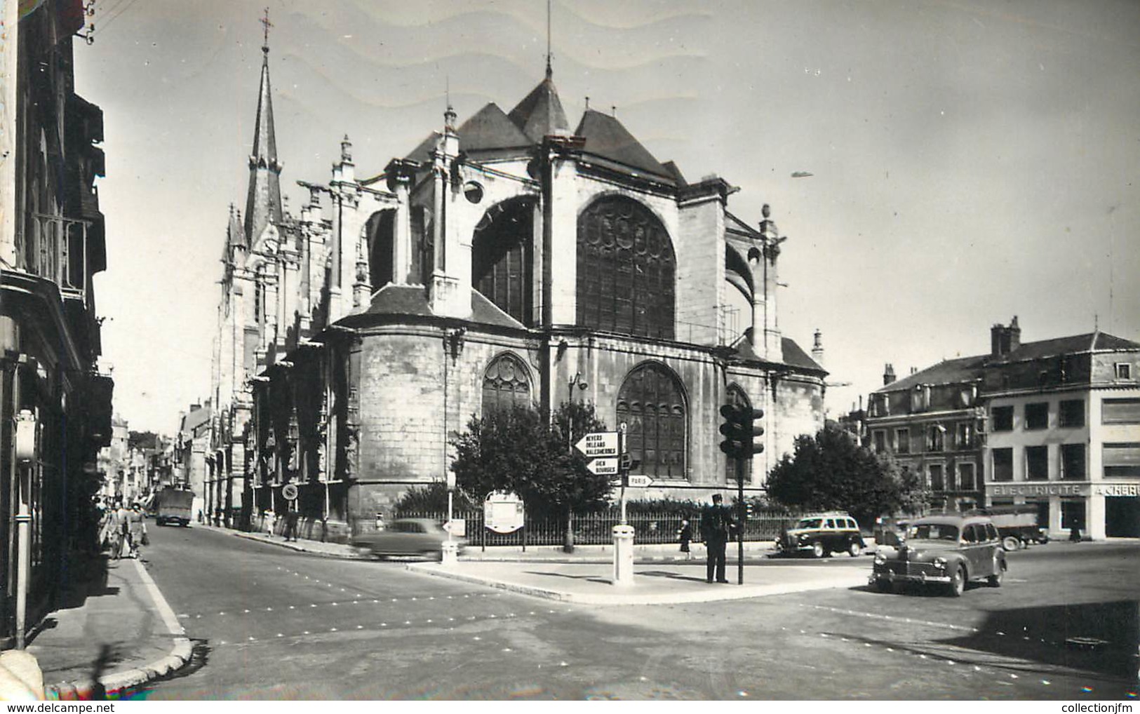/ CPSM FRANCE 45 "Montargis, église Sainte Marie Madeleine" - Montargis