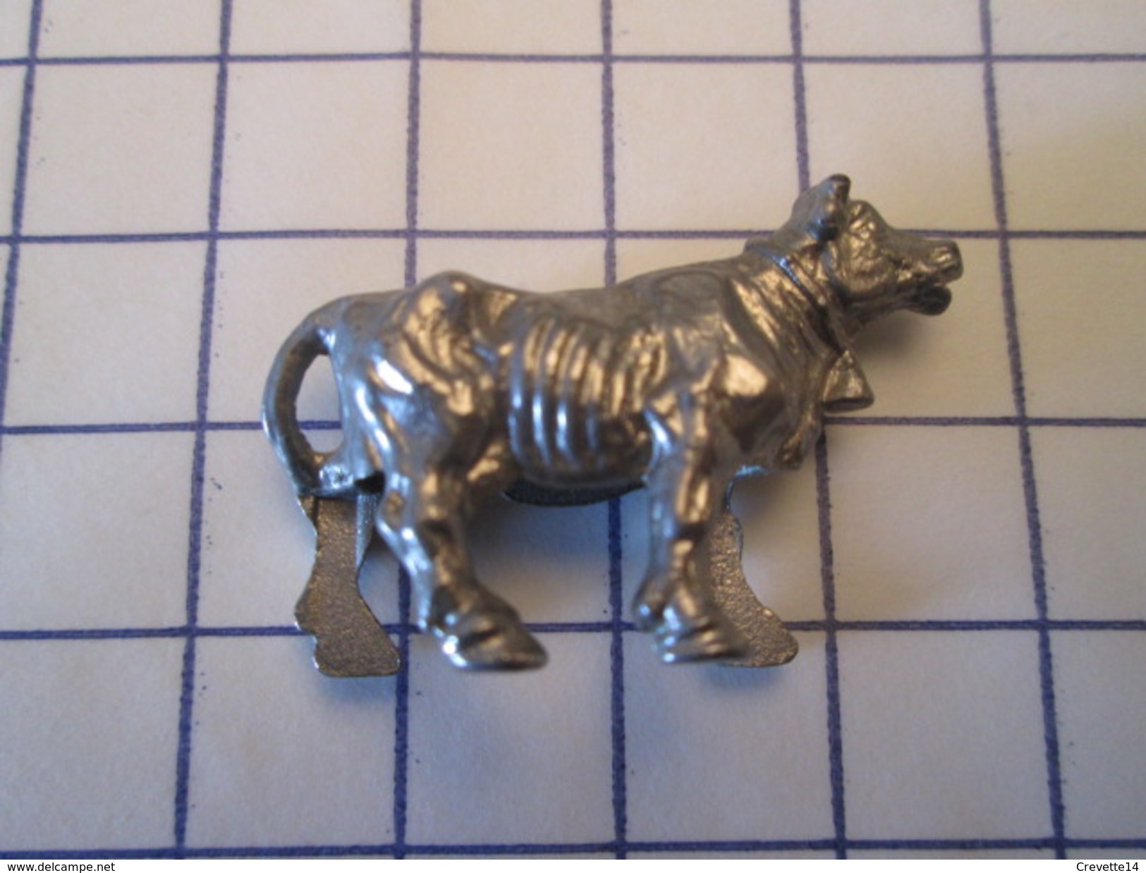 Figurine KINDER MONOBLOC METAL ???? /  VACHE EN METAL ACIER - Metal Figurines