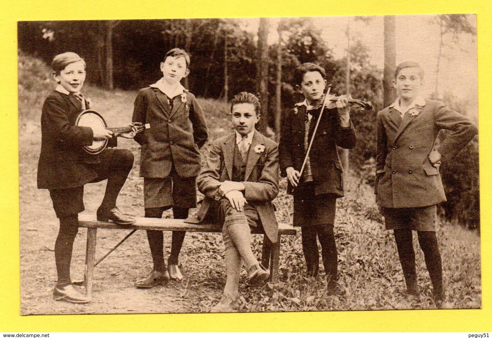 Malonne - Lez-Namur. Institut Saint-Berthuin. Une Sérénade. Violon Et Banjo - Namen