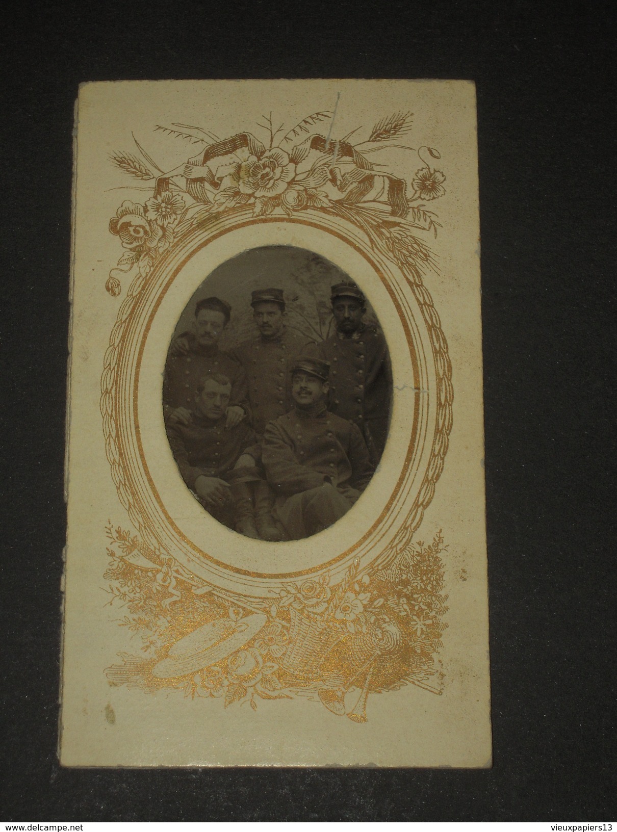 TB Photo Cdv Ferrotype Militaria ~1870 Groupe De 5 Soldats En Uniforme Dont 142e Régiment Infanterie - Insigne De Col - Anciennes (Av. 1900)