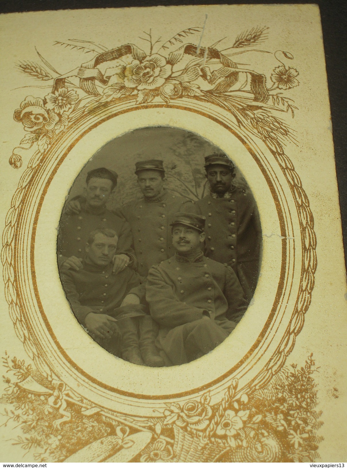 TB Photo Cdv Ferrotype Militaria ~1870 Groupe De 5 Soldats En Uniforme Dont 142e Régiment Infanterie - Insigne De Col - Anciennes (Av. 1900)