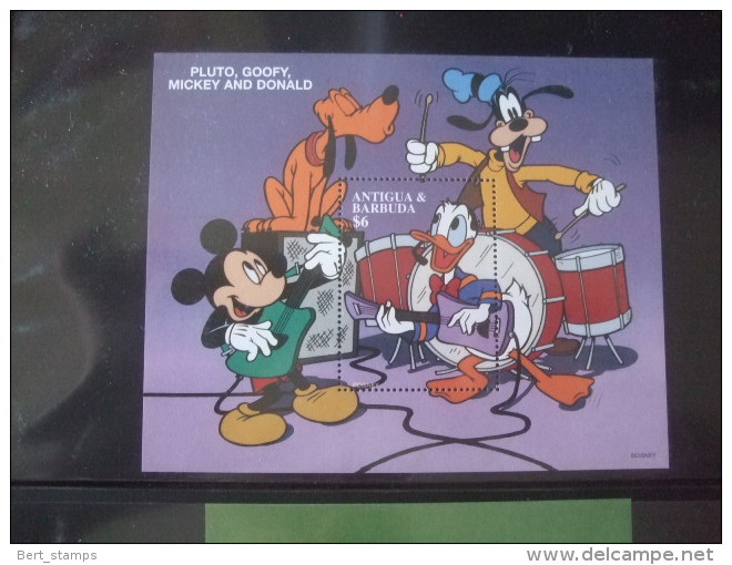 Disney   Antigua Goofy And Pluto - Disney