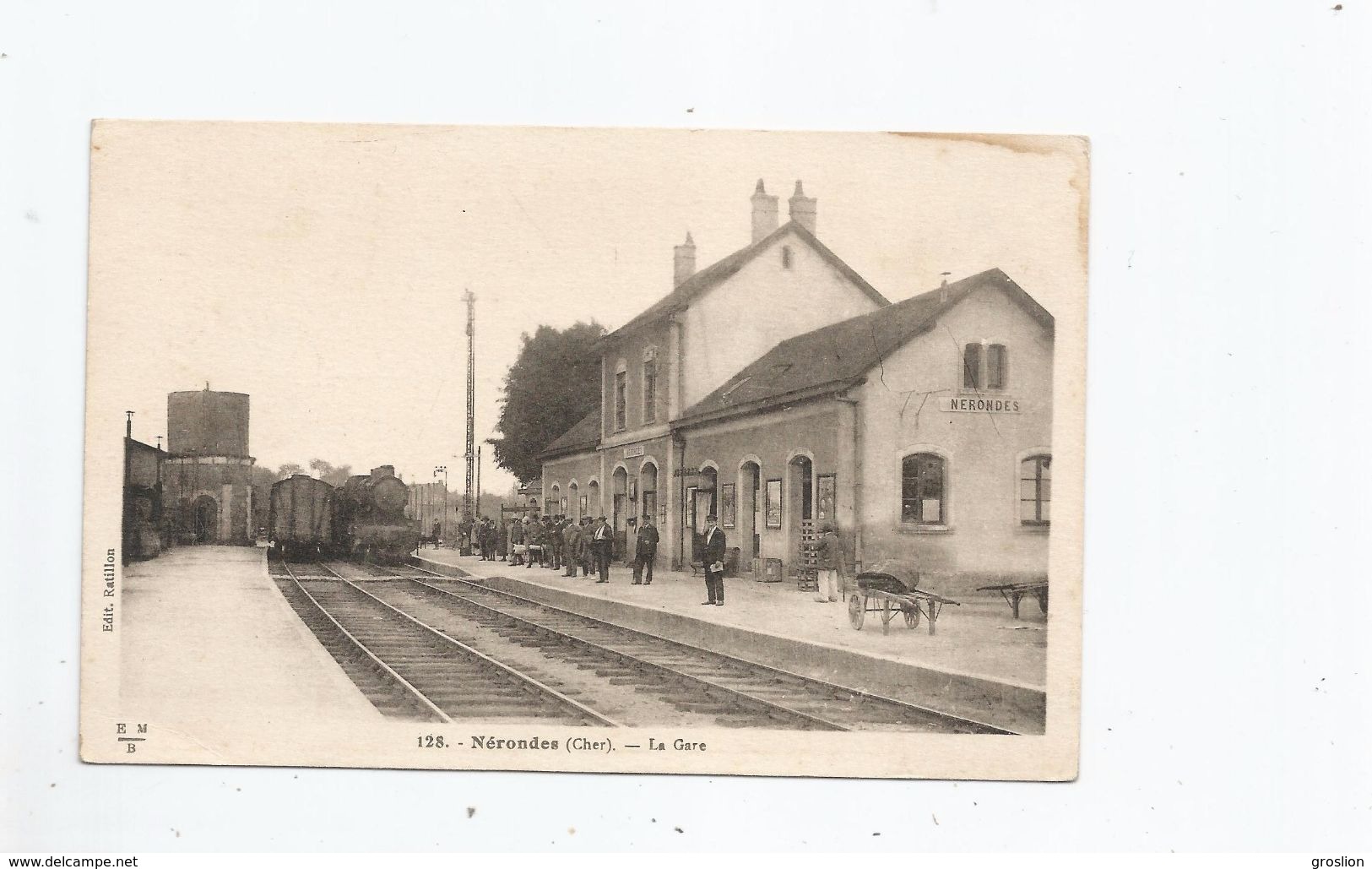 NERONDES (CHER) 128 LA GARE (TRAIN ARRETE) - Nérondes