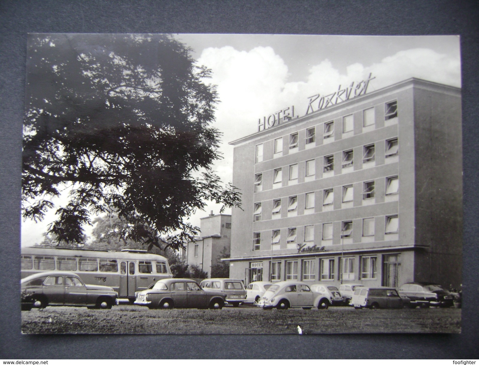 Czechoslovakia Veseli Nad Moravou Hotel Rozkvet - Parking, Bus Skoda, Tatra 603, Volkswagen Beetle, Fiat 500 And Others - PKW