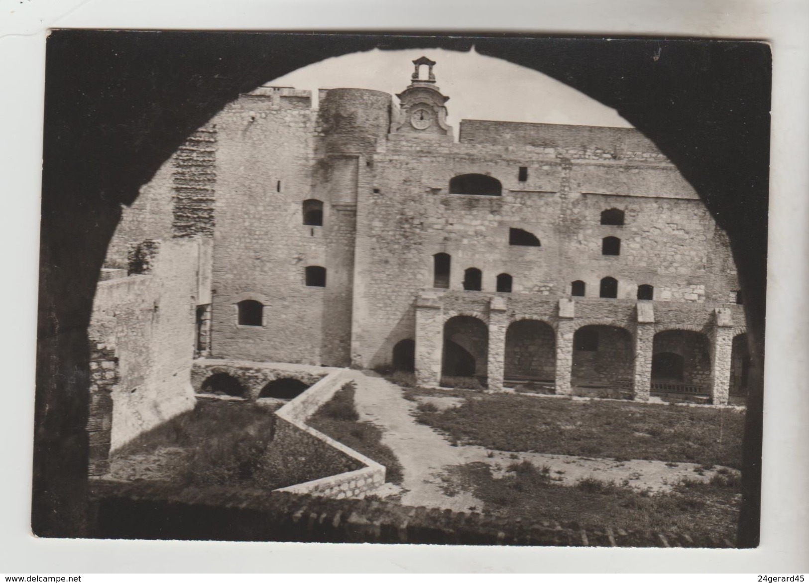 2 CPSM SALSES (Pyrénées Orientales) - Le Château : Vue Aérienne, Cour Intérieure Côté Nord - Salses