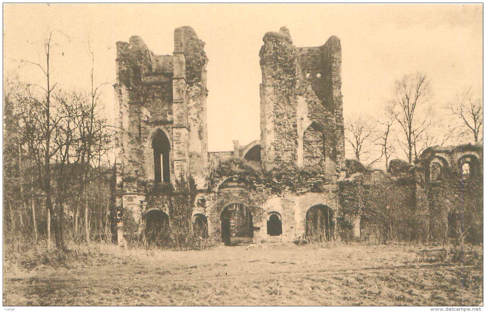 Abbaye De VILLERS - Façade De L'église Et Quartier Des Convers.  Le Porche Roman - Villers-la-Ville