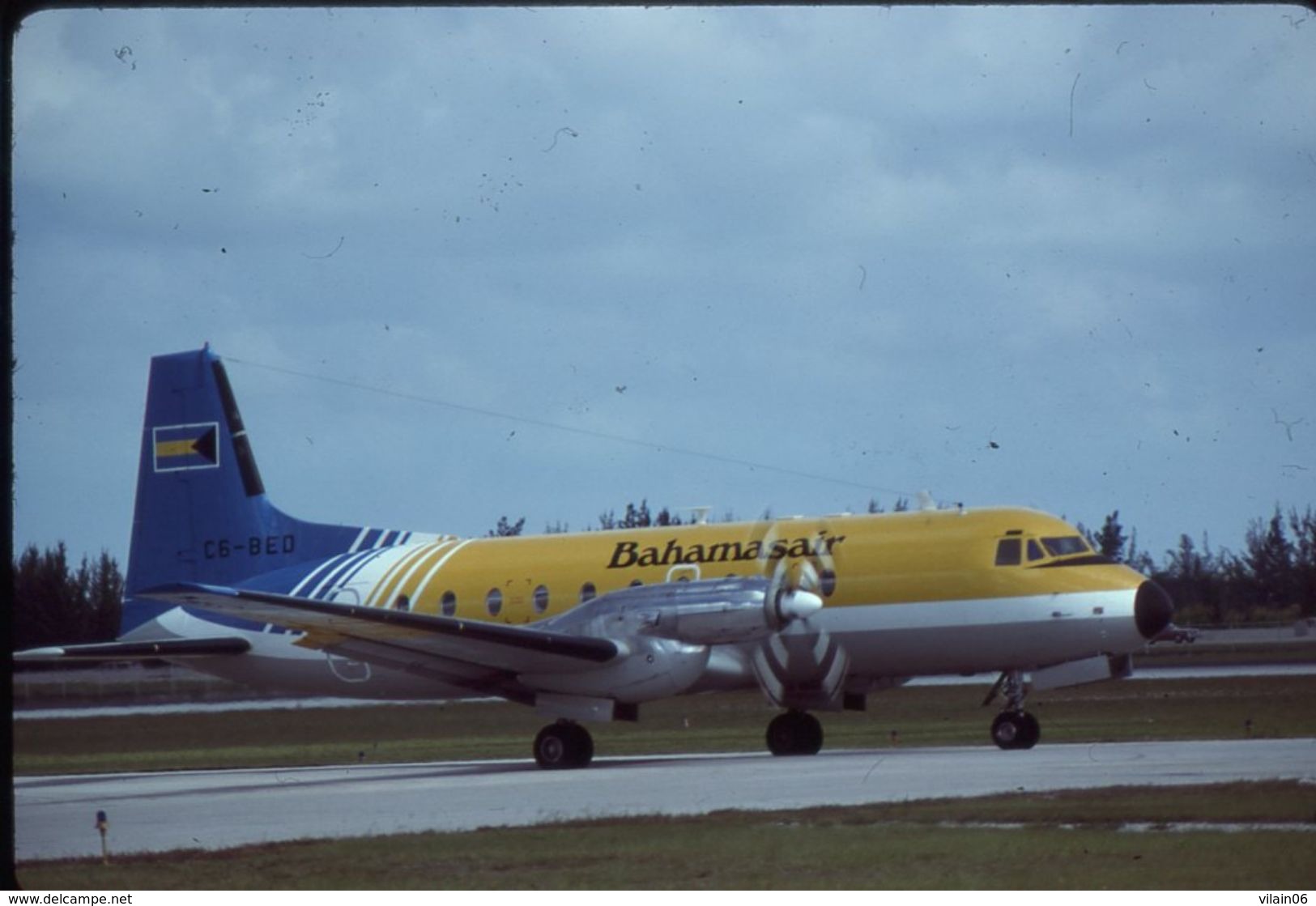 SLIDE / AVION / AIRCRAFT   KODAK  ORIGINAL    HS 748   BAHAMAS AIR   C6-BED - Diapositive