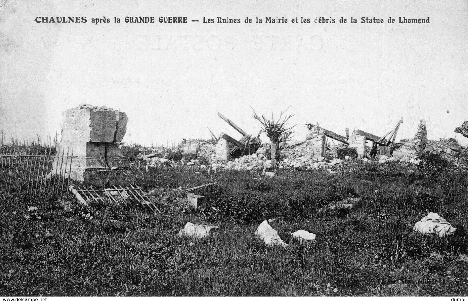 CHAULNES Après La Grande Guerre  -  Les Ruines De La Mairie Et Les Débris De La Statue De Lhomond - Chaulnes