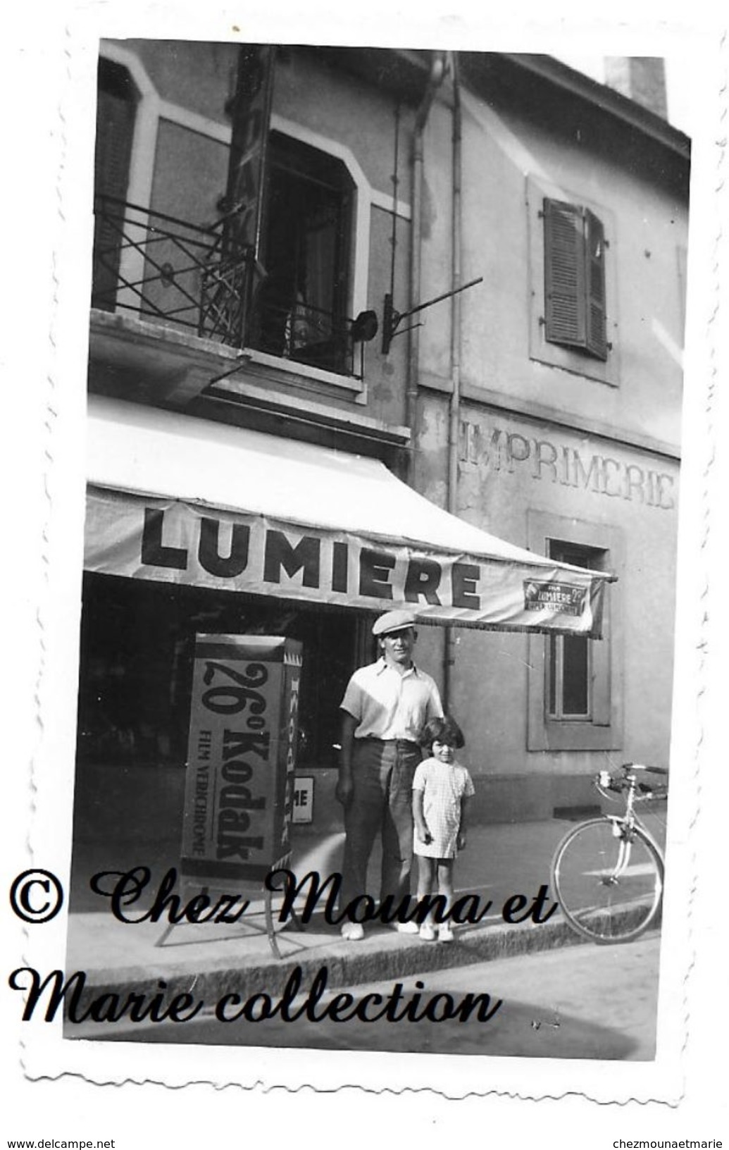 DEVANT UNE IMPRIMERIE AOUT 1938 - FILM LUMIERE PUB KODAK - PHOTO 11 X 7 CM - Métiers