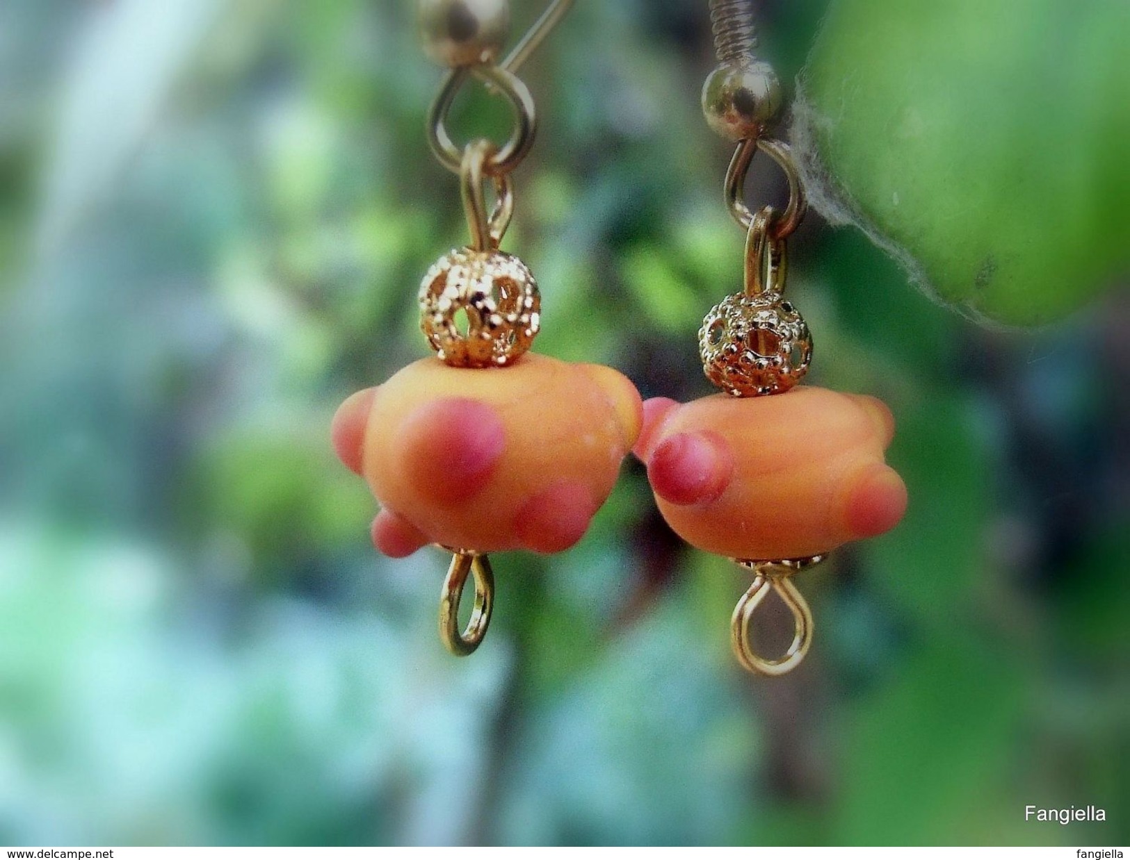 Boucles D'oreilles Orange En Verre Filé Par Une Artiste Fileuse De Verre Et Perles Filigrane Dorées - Aretes