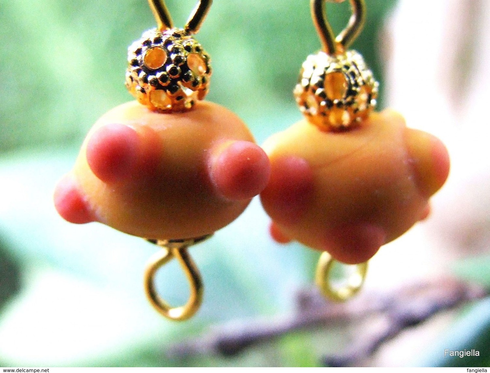 Boucles D'oreilles Orange En Verre Filé Par Une Artiste Fileuse De Verre Et Perles Filigrane Dorées - Aretes