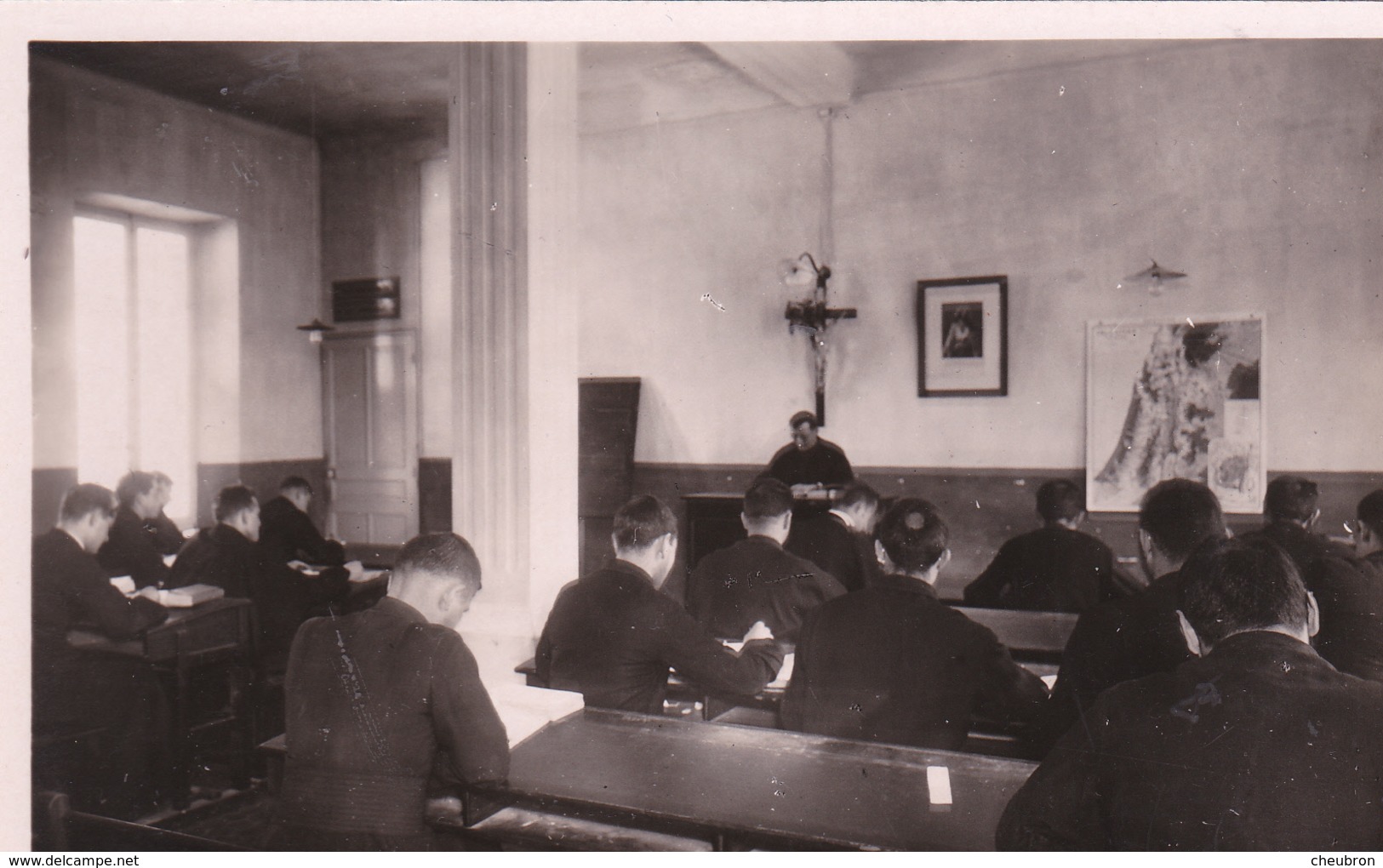 83.  LA CRAU . CPA . GRAND SÉMINAIRE ALBERT DE CASTILLE. SALLE DE CLASSE - La Crau