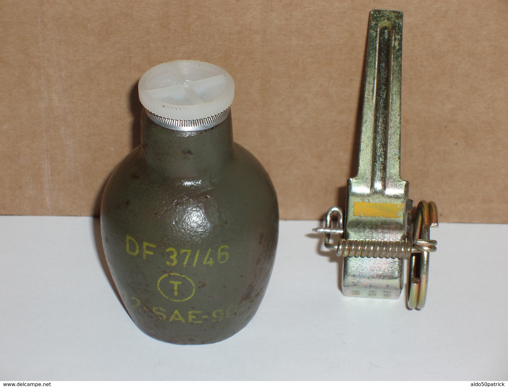 Grenade Défensive Française En Fonte Mod 37/46 Marquages Et Peinture D'origine (rare) - Armes Neutralisées