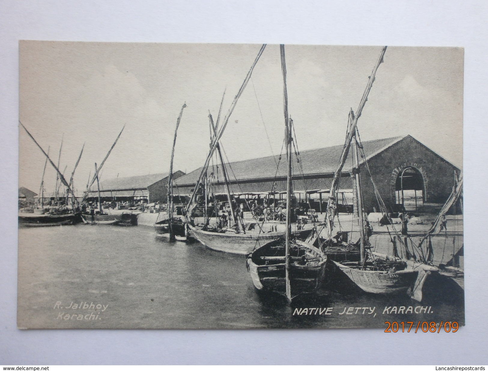 Postcard Native Jetty Karachi Pakistan Animated Dockside Scene My Ref  B11622 - Pakistan