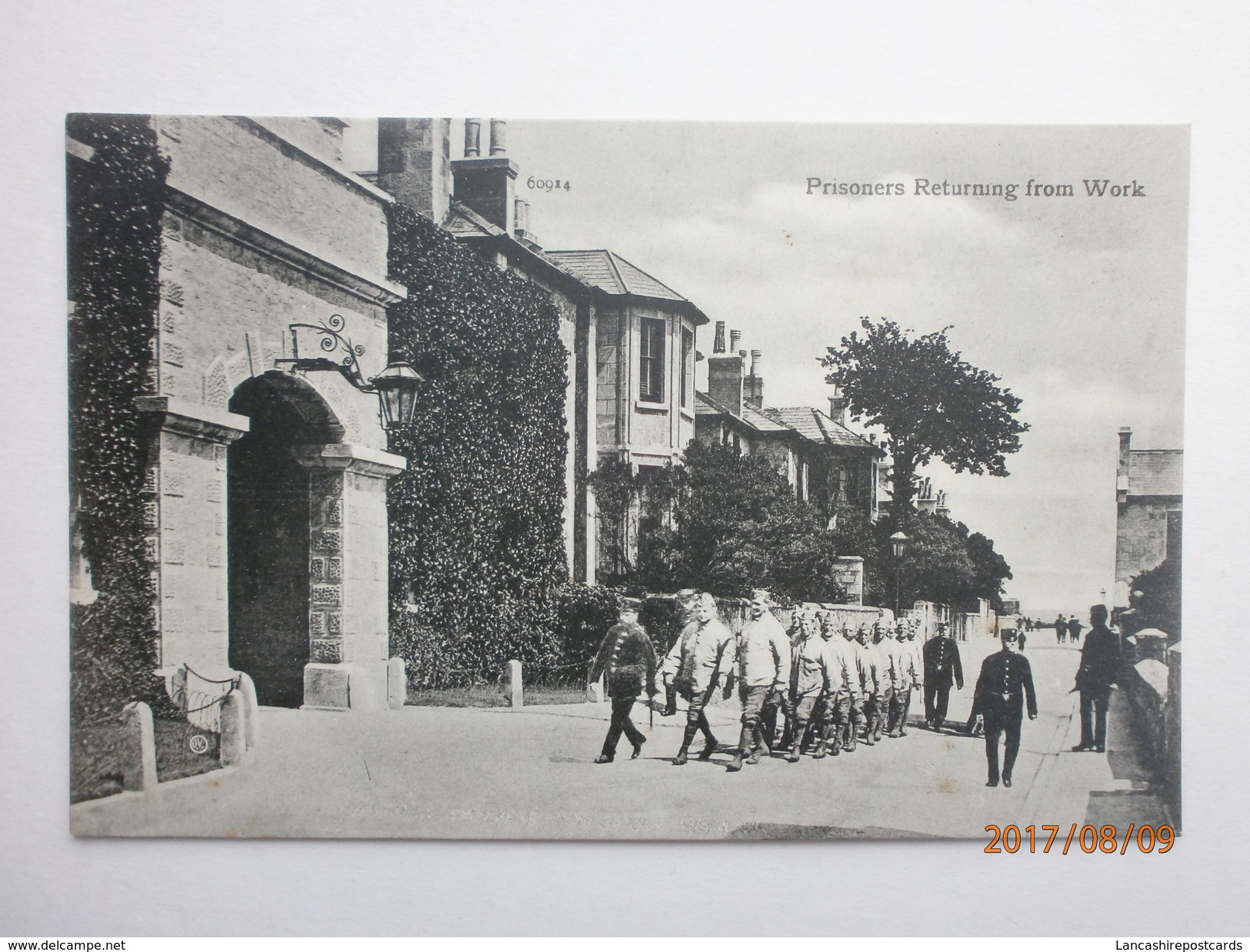 Postcard Prisoners Returning From Work My Ref  B11624 - Prison