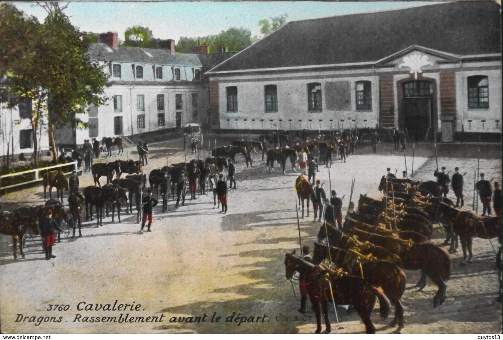 CPA. - Cavalerie - DRAGONS - Rassemblement Avant Le Départ - Daté 01.09.1910 - TBE - Régiments