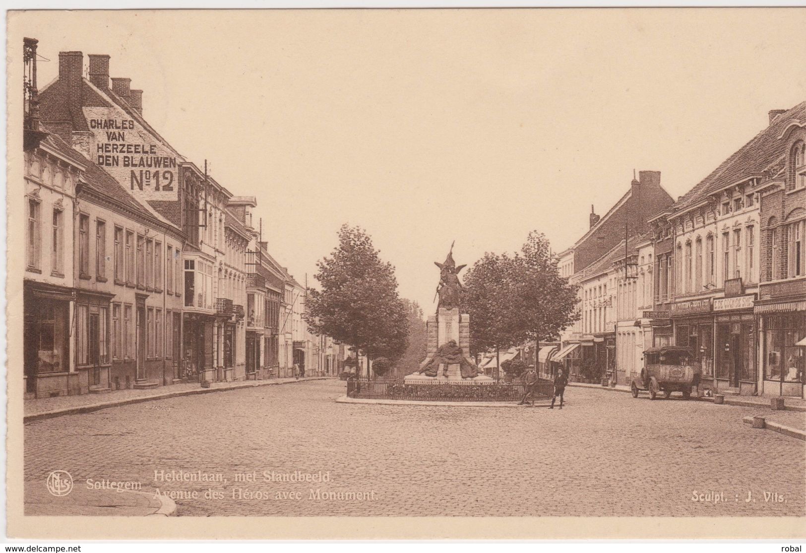 Zottegem. Heldenlaan Met Standbeeld. - Zottegem