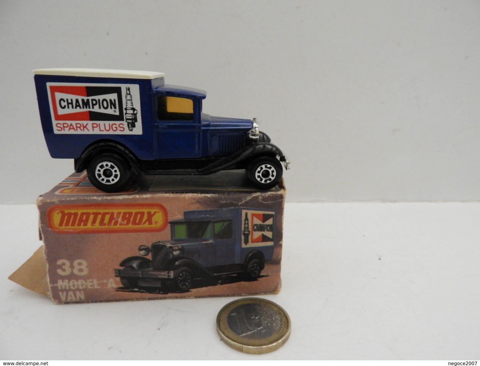 Matchbox :  Model A Van Avec Sa Boite - Matchbox