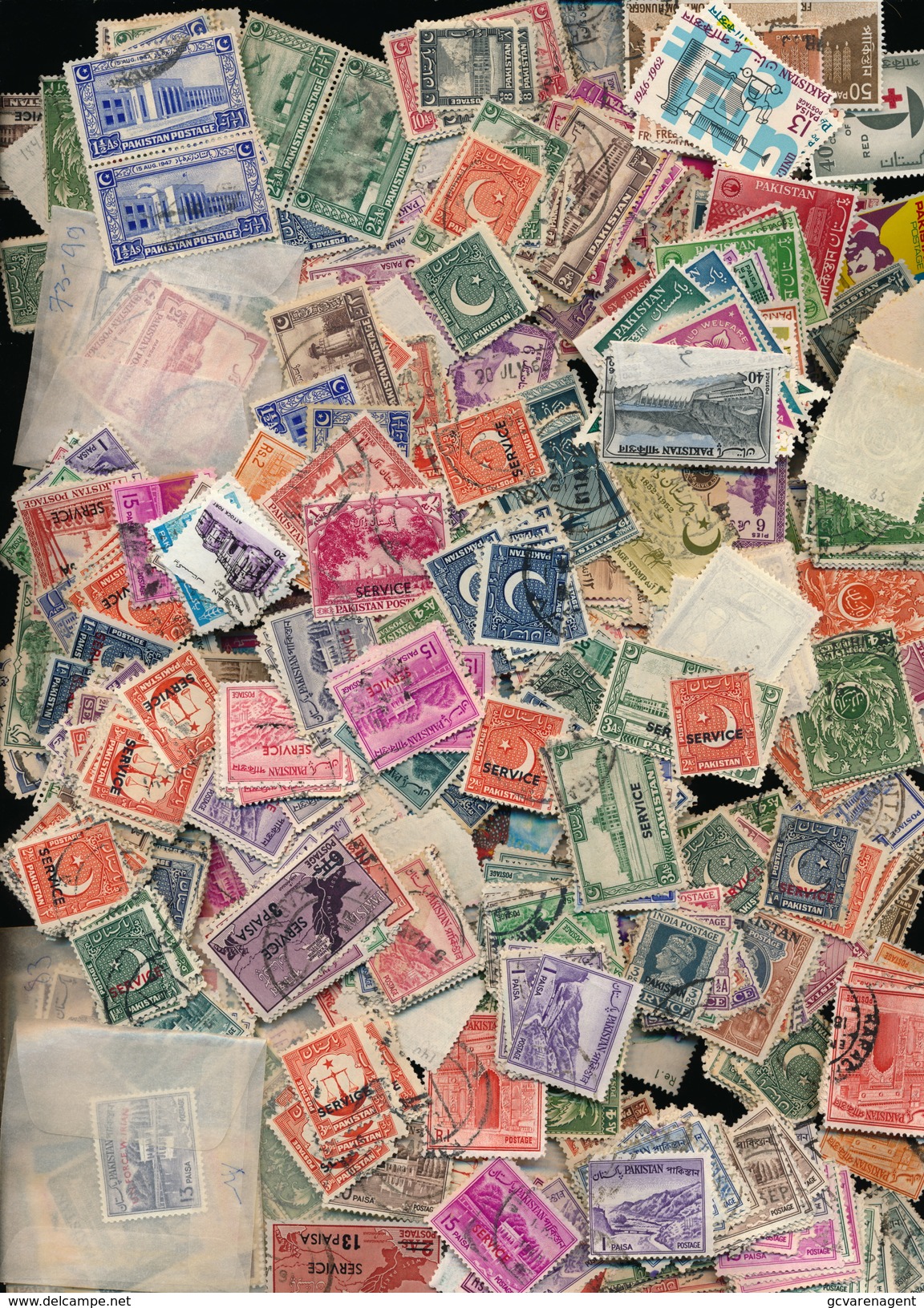 PAKISTAN +- 500 OLD STAMPS - Pakistan