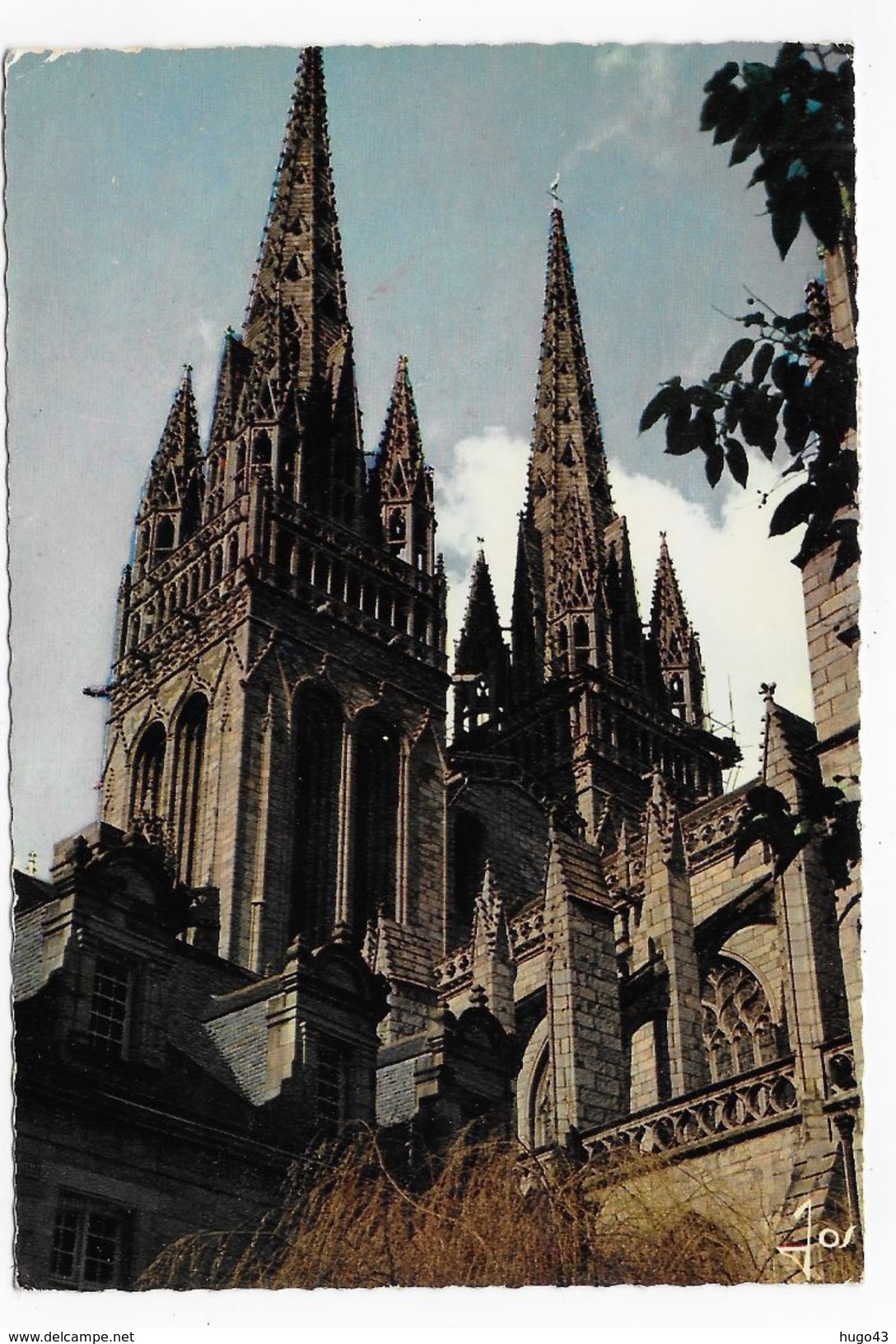 (RECTO / VERSO) QUIMPER EN 1971 - N° 1186 - LES FLECHES DE LA CATHEDRALE SUR LES REMPARTS - CPSM GF VOYAGEE - Quimper