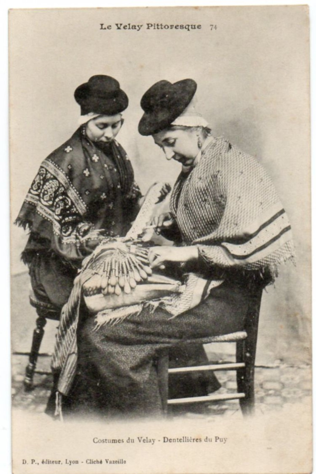 Folklore - Artisanat - Costumes Du VELAY - Dentellières Du PUY ( Haute Loire ) - Ed. D. P. Lyon - Artisanat