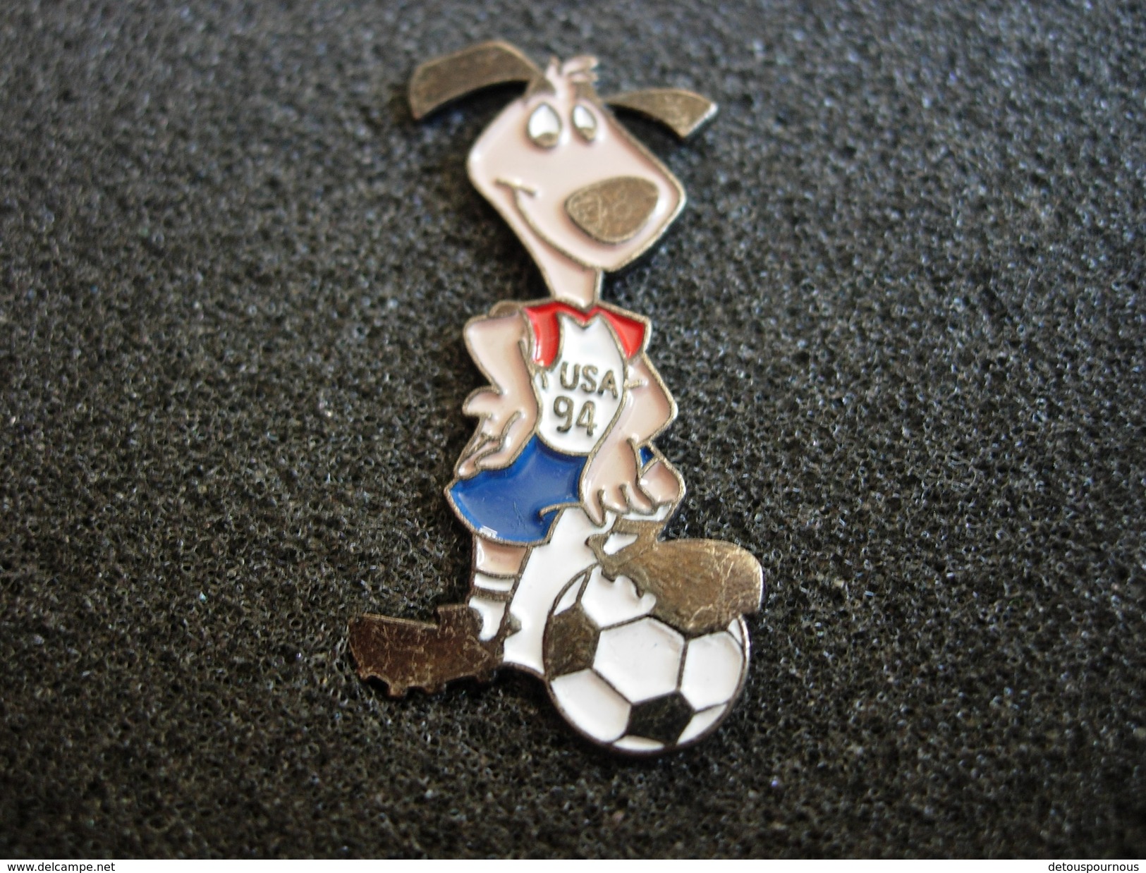 PIN´S  FOOTBALL MASCOTTE USA 94 - Football