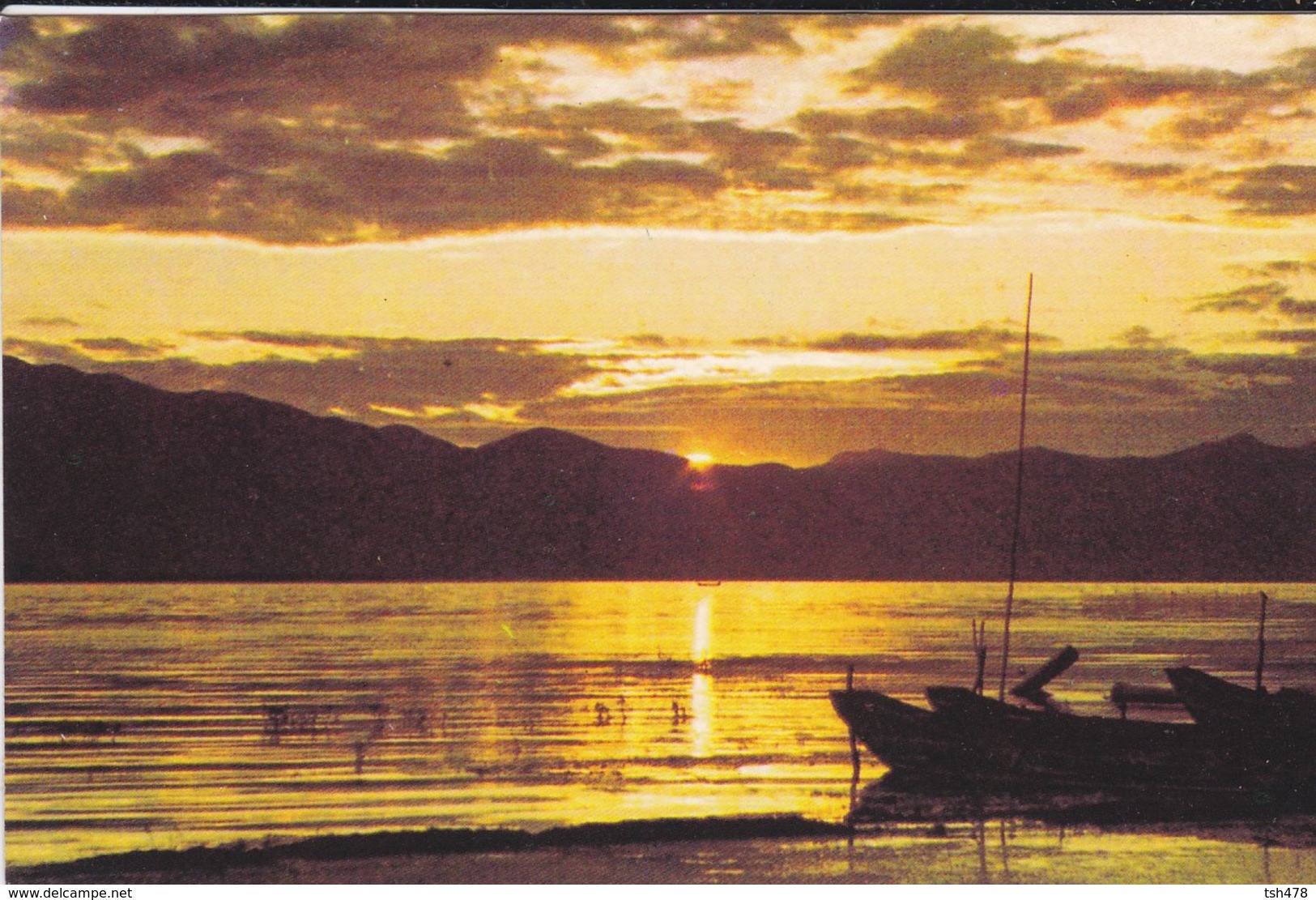 ASIE--CHINE-CHINA--erhai Lake At Sunrise---voir 2 Scans - Chine