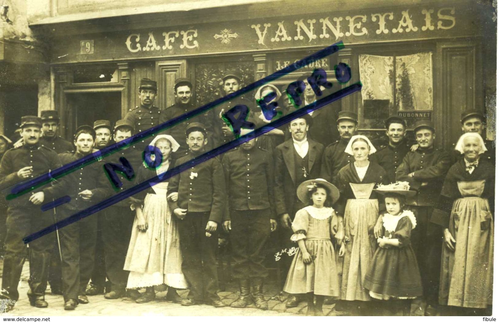 VANNES Place Cabello Très Rare Et Belle Carte Annimée Du Café Vannetais Carte Photo - Vannes